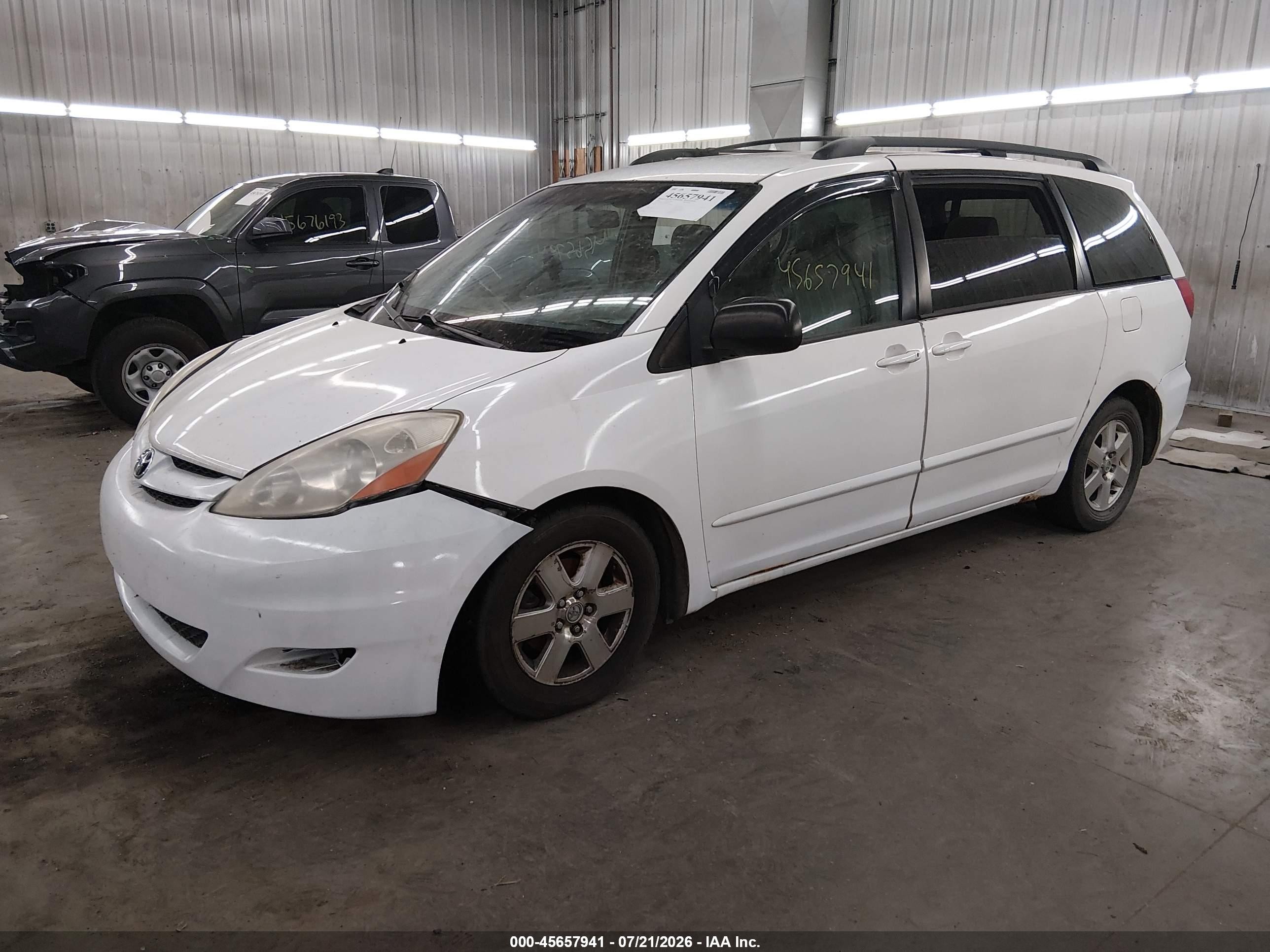 2008 Toyota Sienna Le White vin: 5TDZK23C18S099651