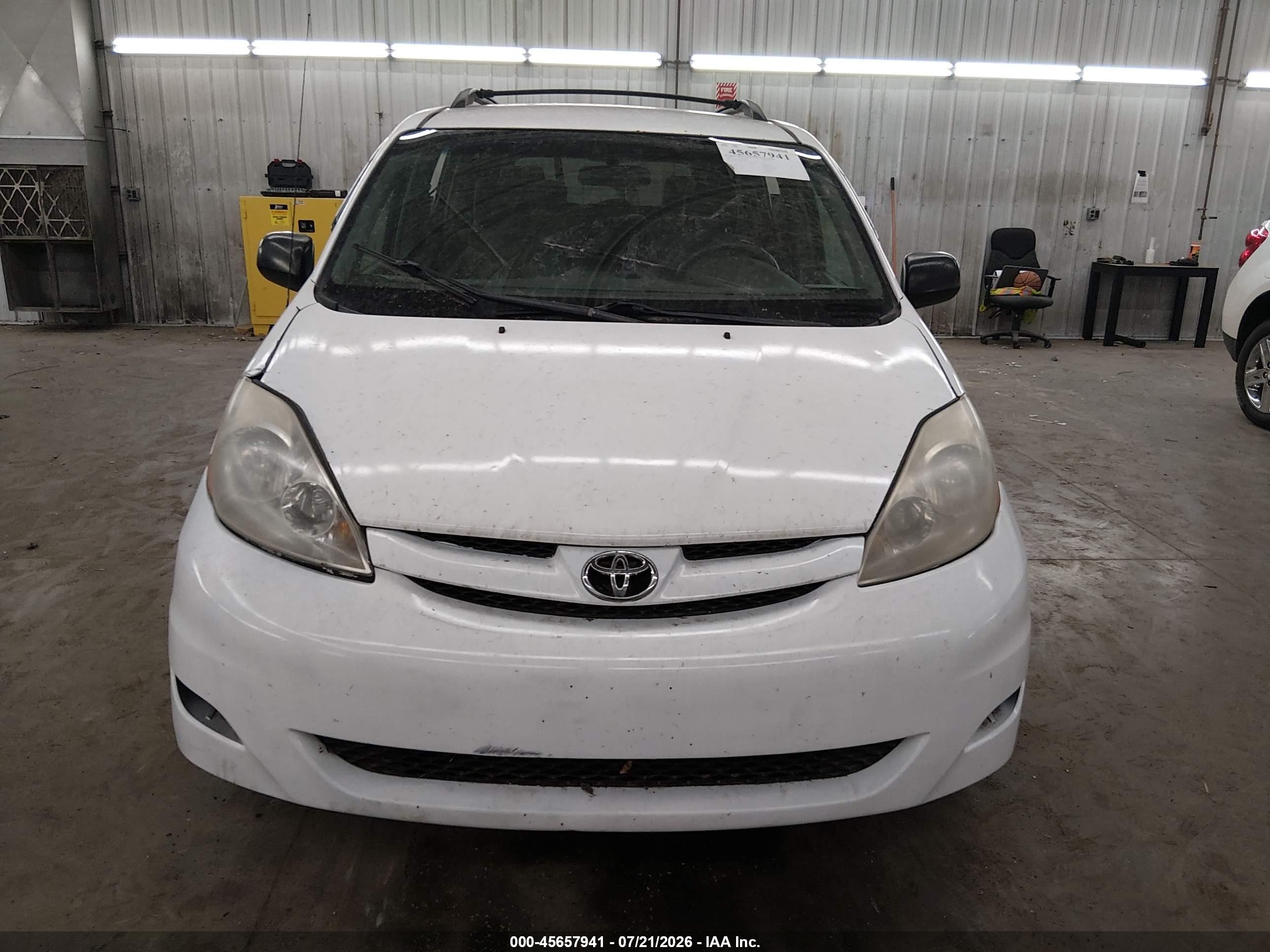 2008 Toyota Sienna Le White vin: 5TDZK23C18S099651