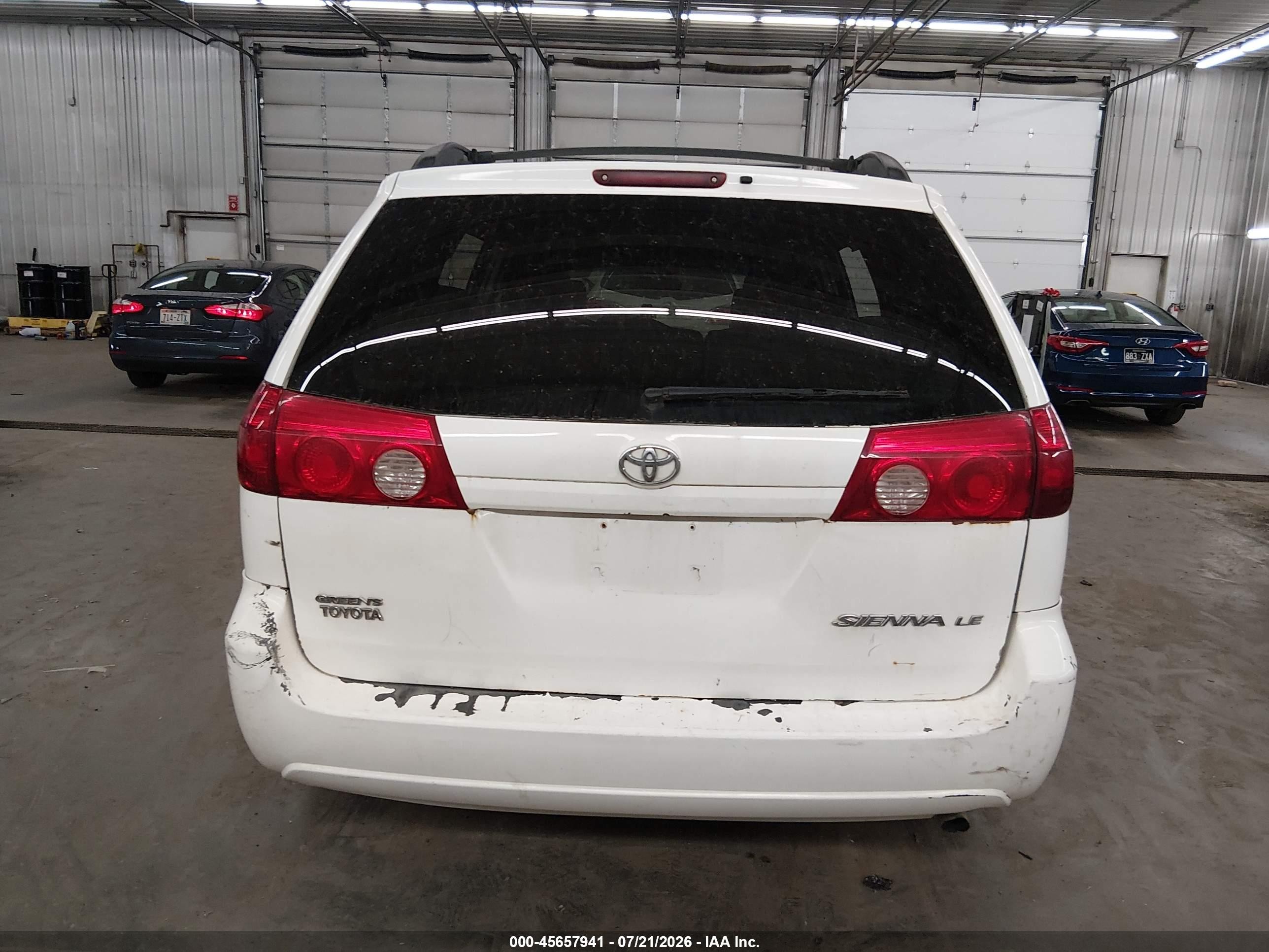 2008 Toyota Sienna Le White vin: 5TDZK23C18S099651