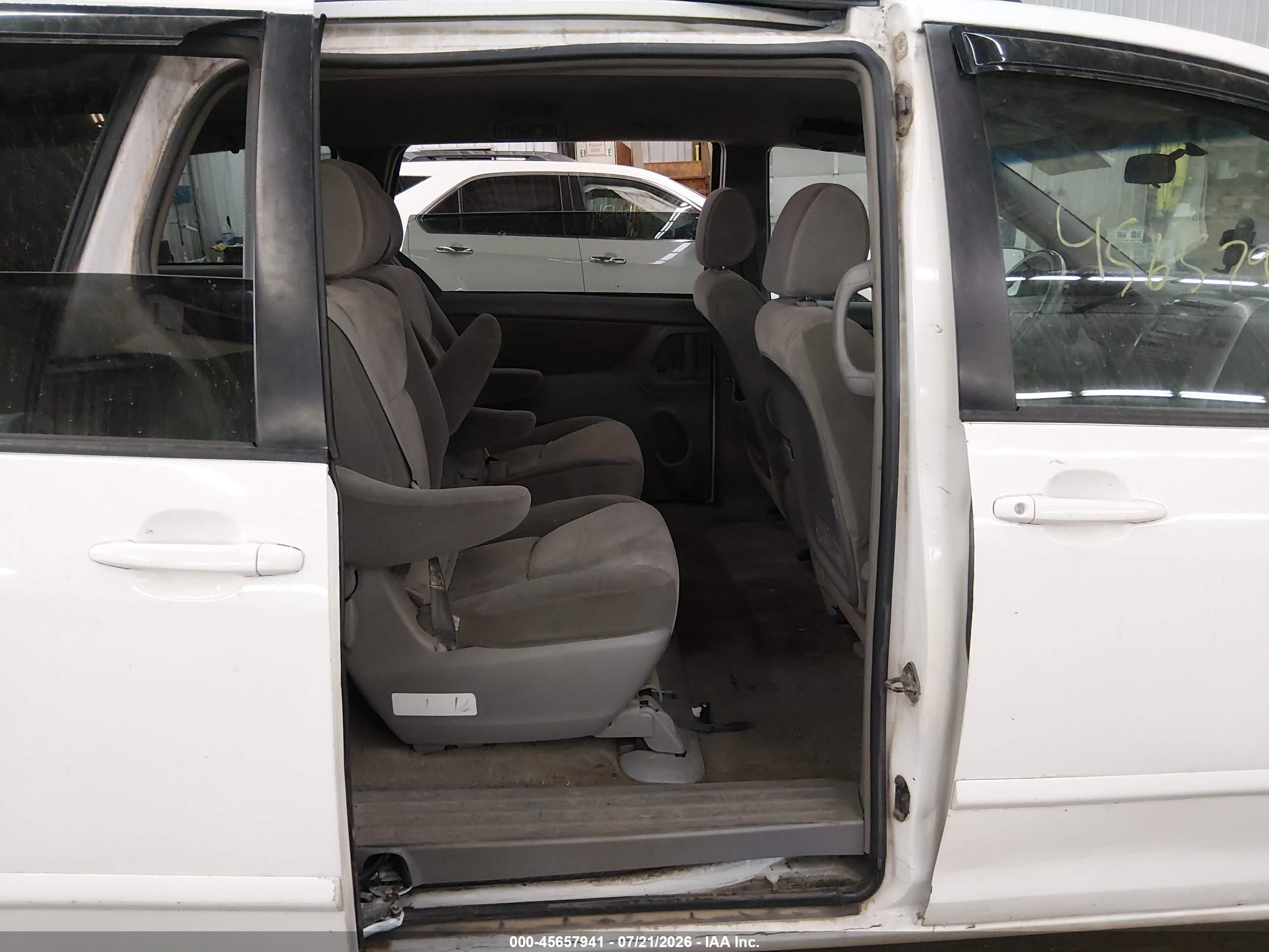 2008 Toyota Sienna Le White vin: 5TDZK23C18S099651