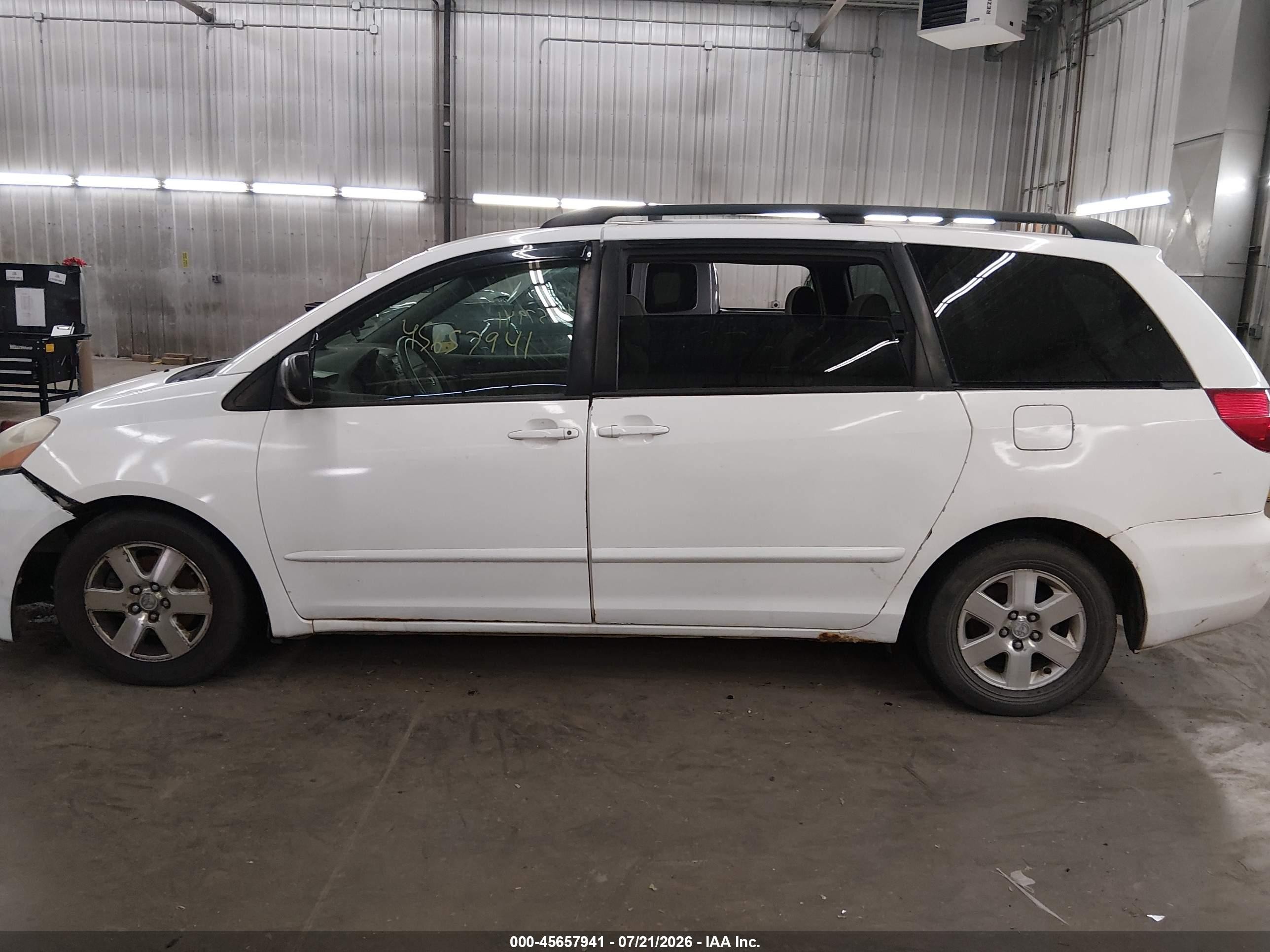 2008 Toyota Sienna Le White vin: 5TDZK23C18S099651