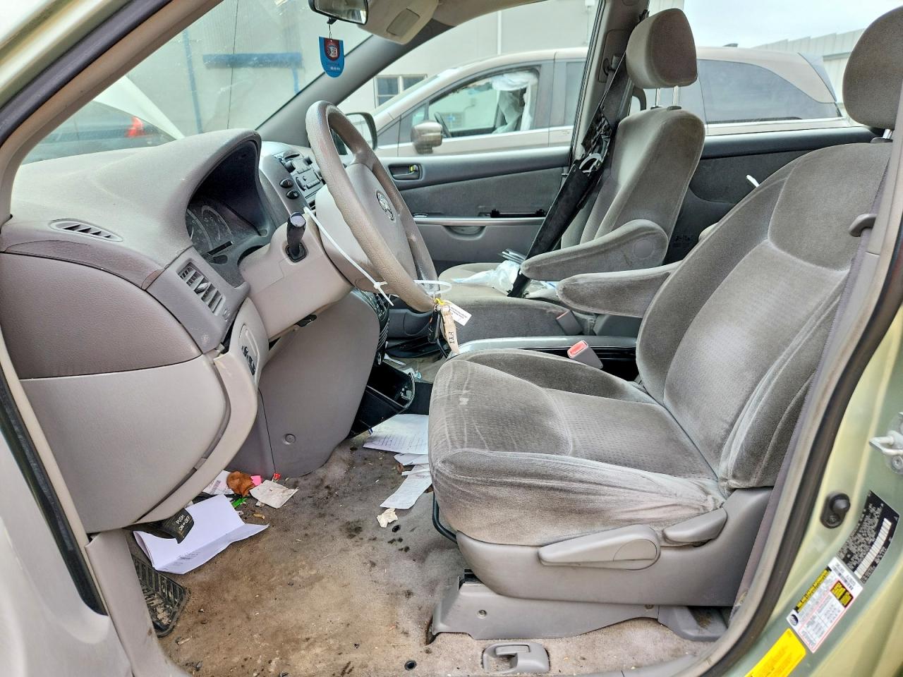 2008 Toyota Sienna Ce 7-passenger Green vin: 5TDZK23C18S130073