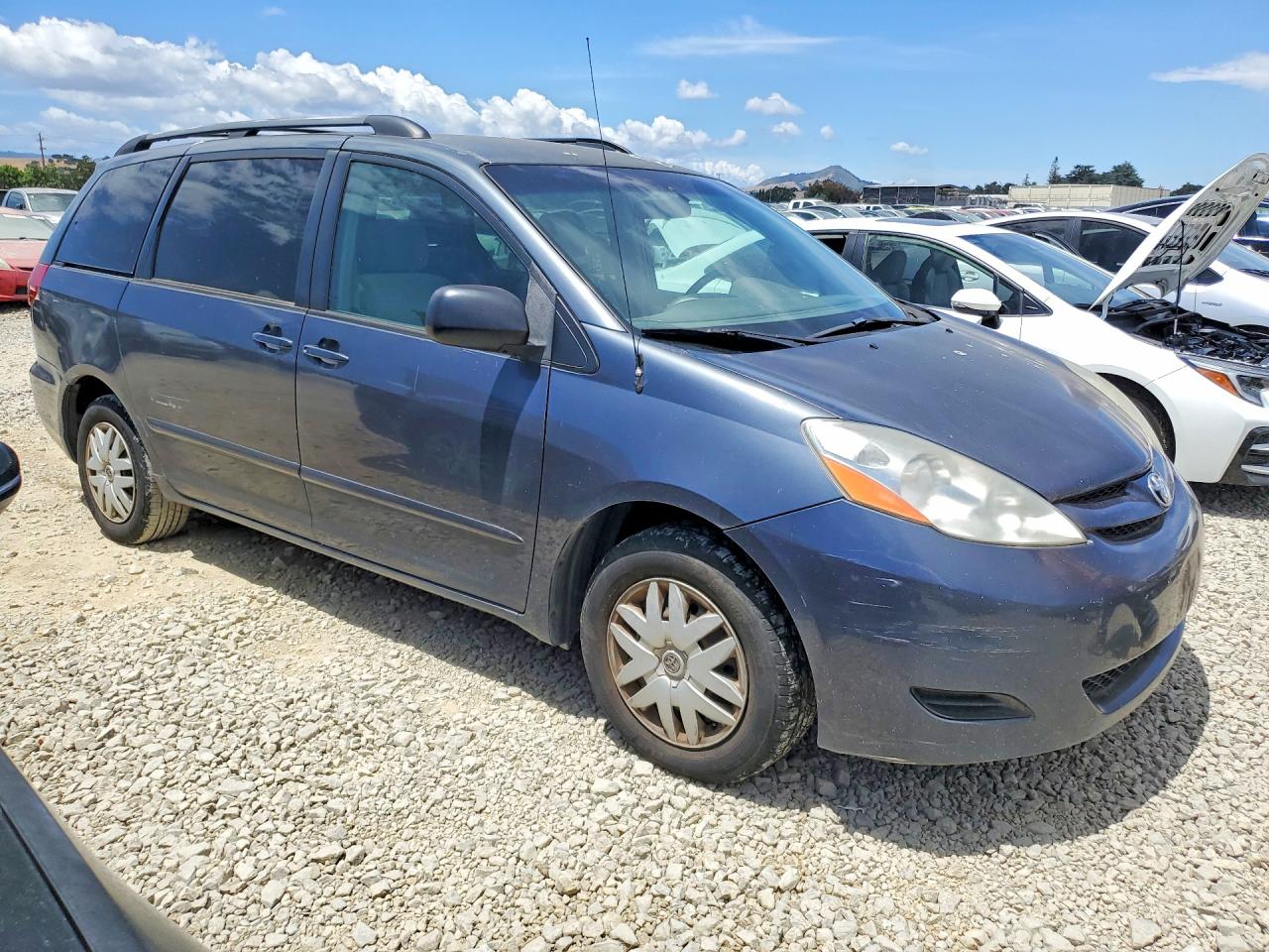 2008 Toyota Sienna Le 8-passenger Blue vin: 5TDZK23C18S134267