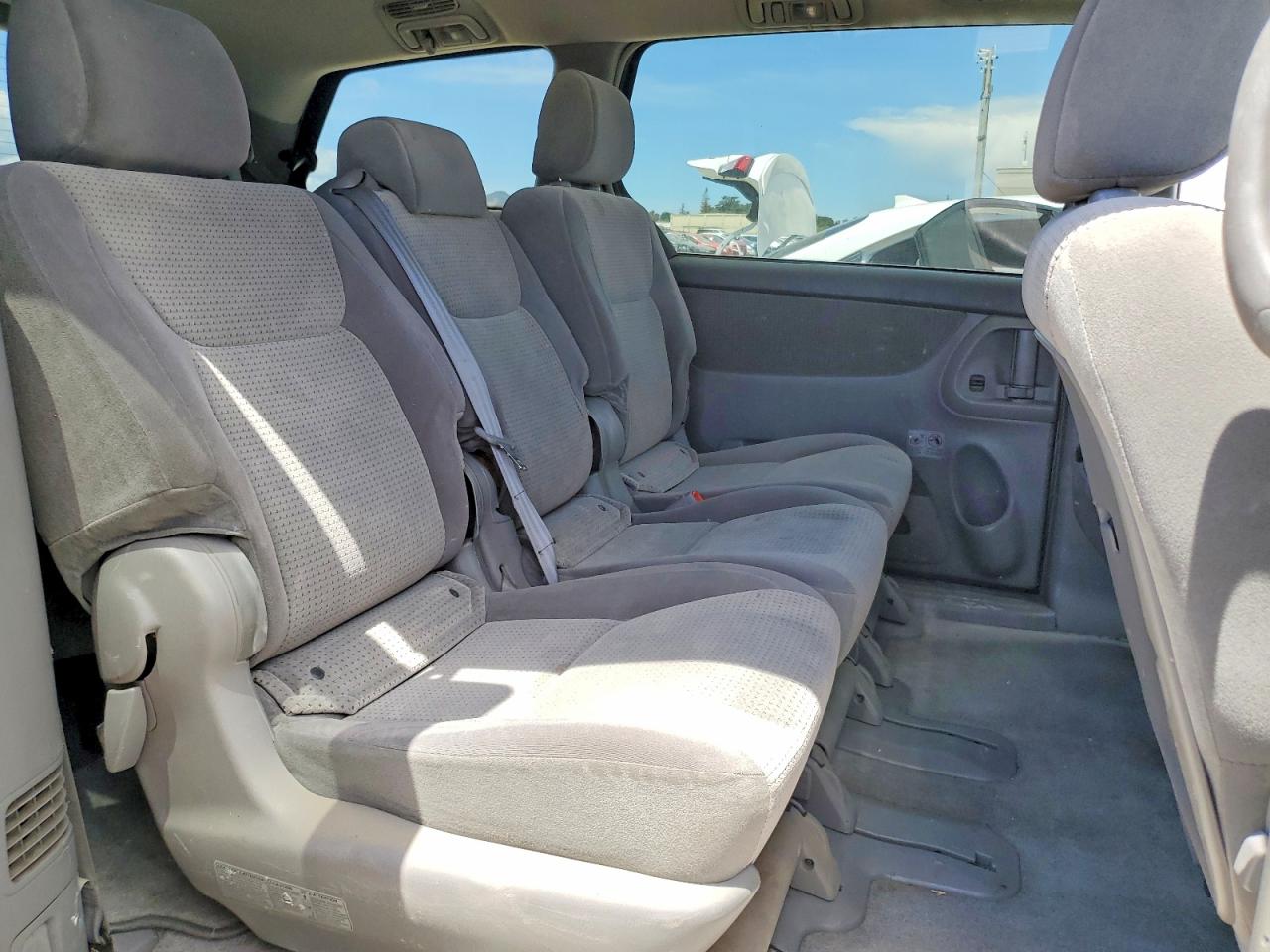 2008 Toyota Sienna Le 8-passenger Blue vin: 5TDZK23C18S134267