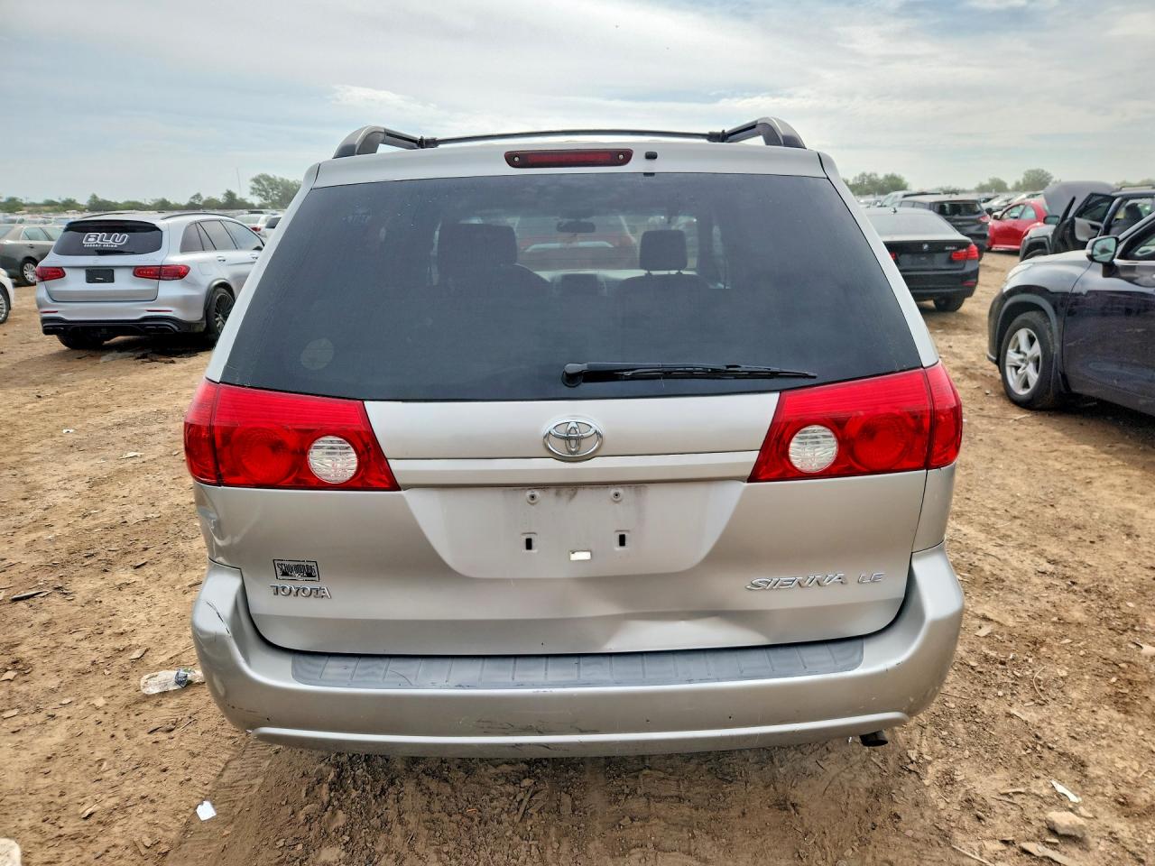 2008 Toyota Sienna Le 7-passenger Silver vin: 5TDZK23C18S143728