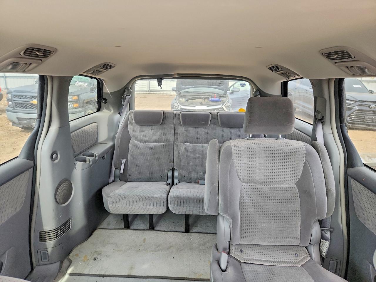 2008 Toyota Sienna Le 7-passenger Silver vin: 5TDZK23C18S143728
