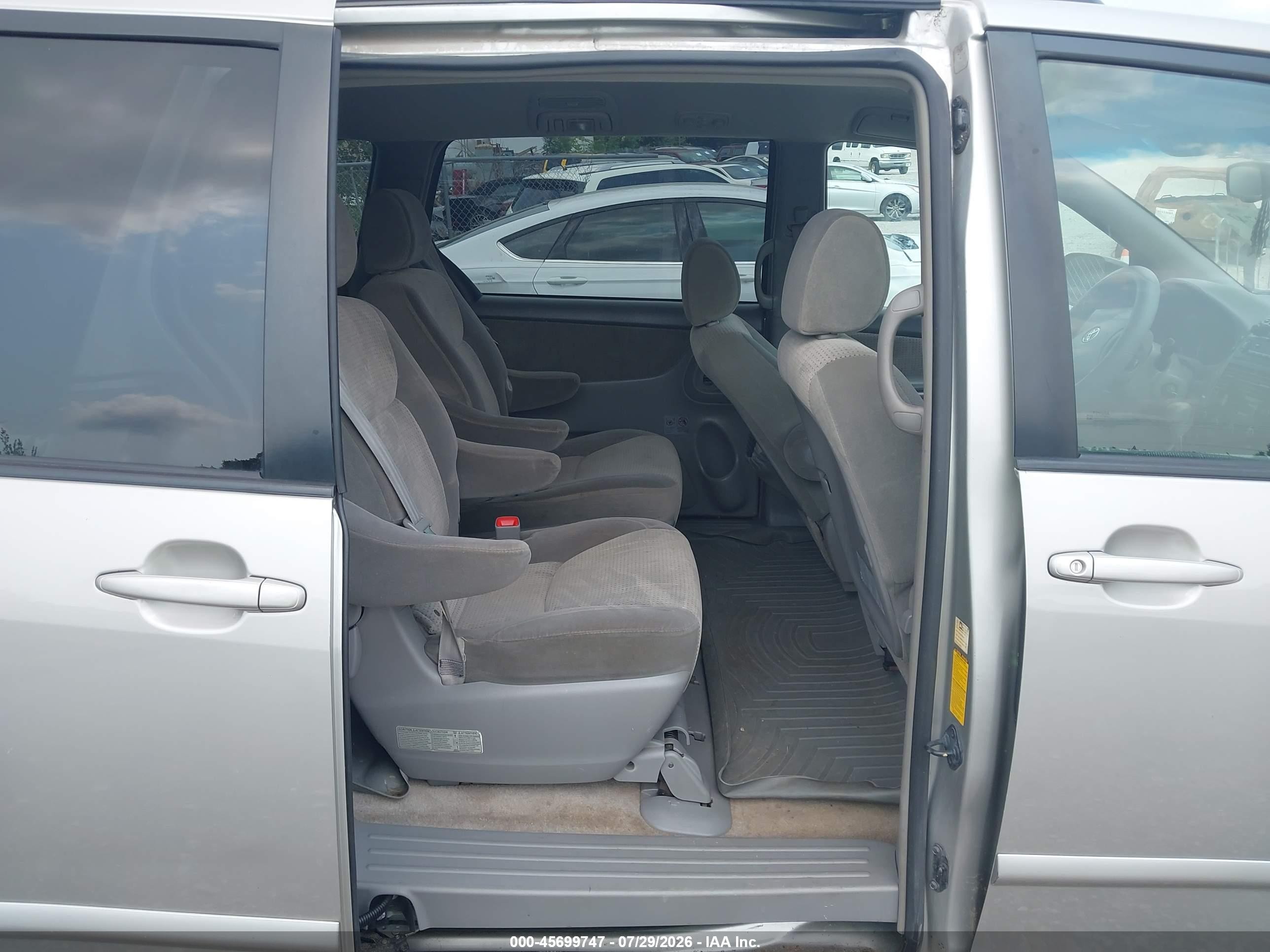 2008 Toyota Sienna Le Silver vin: 5TDZK23C18S170878