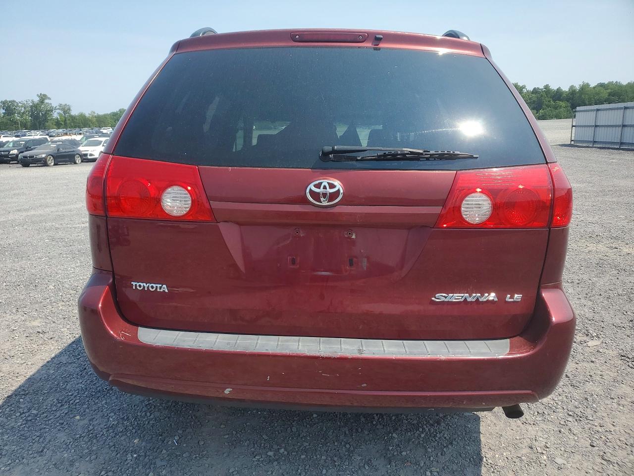 2008 Toyota Sienna Le 8-passenger Burgundy vin: 5TDZK23C18S171576