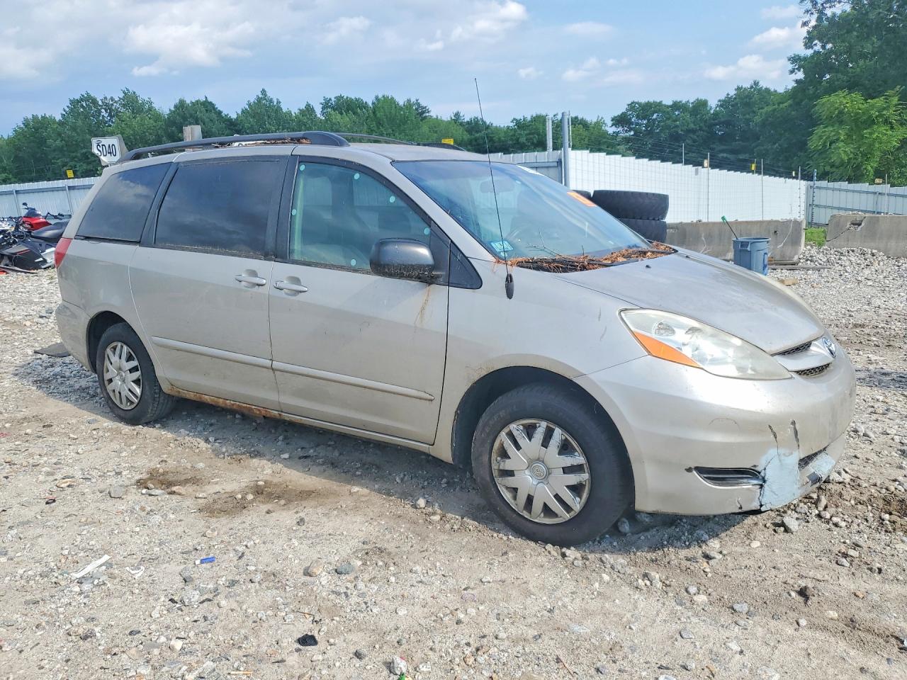 2008 Toyota Sienna Le 8-passenger Gold vin: 5TDZK23C18S173554