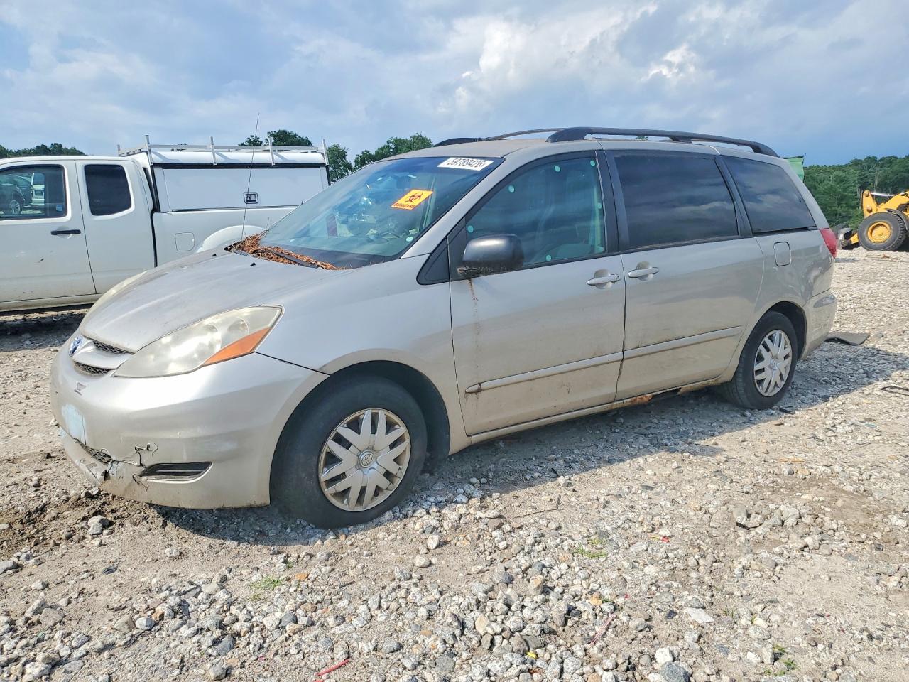 2008 Toyota Sienna Le 8-passenger Gold vin: 5TDZK23C18S173554