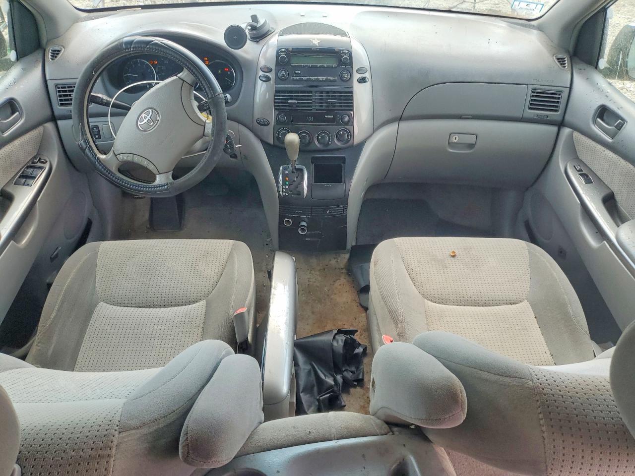 2008 Toyota Sienna Le 8-passenger Gold vin: 5TDZK23C18S173554