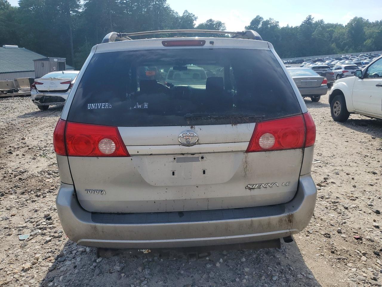 2008 Toyota Sienna Le 8-passenger Gold vin: 5TDZK23C18S173554