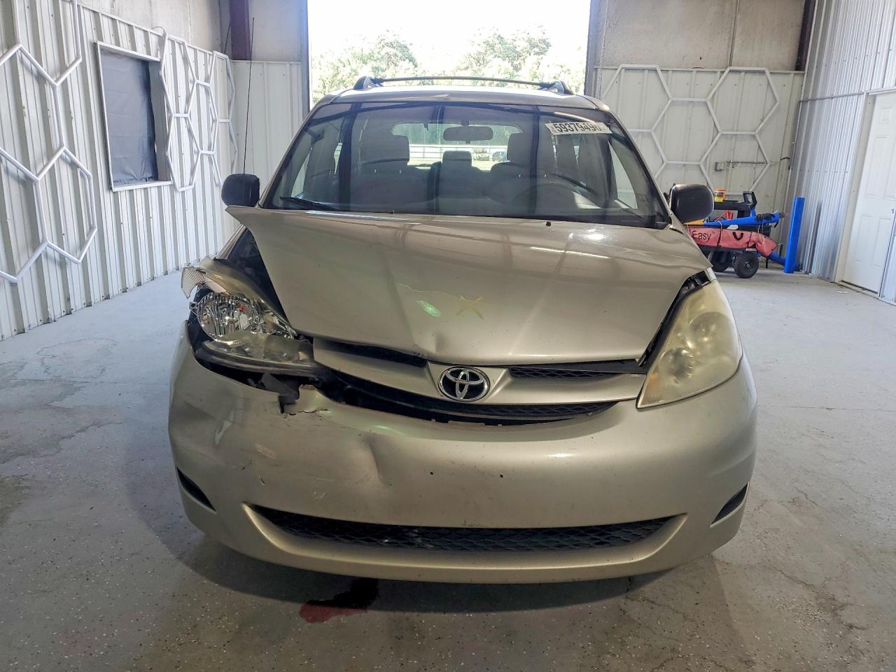 2008 Toyota Sienna Le 8-passenger Silver vin: 5TDZK23C18S214779