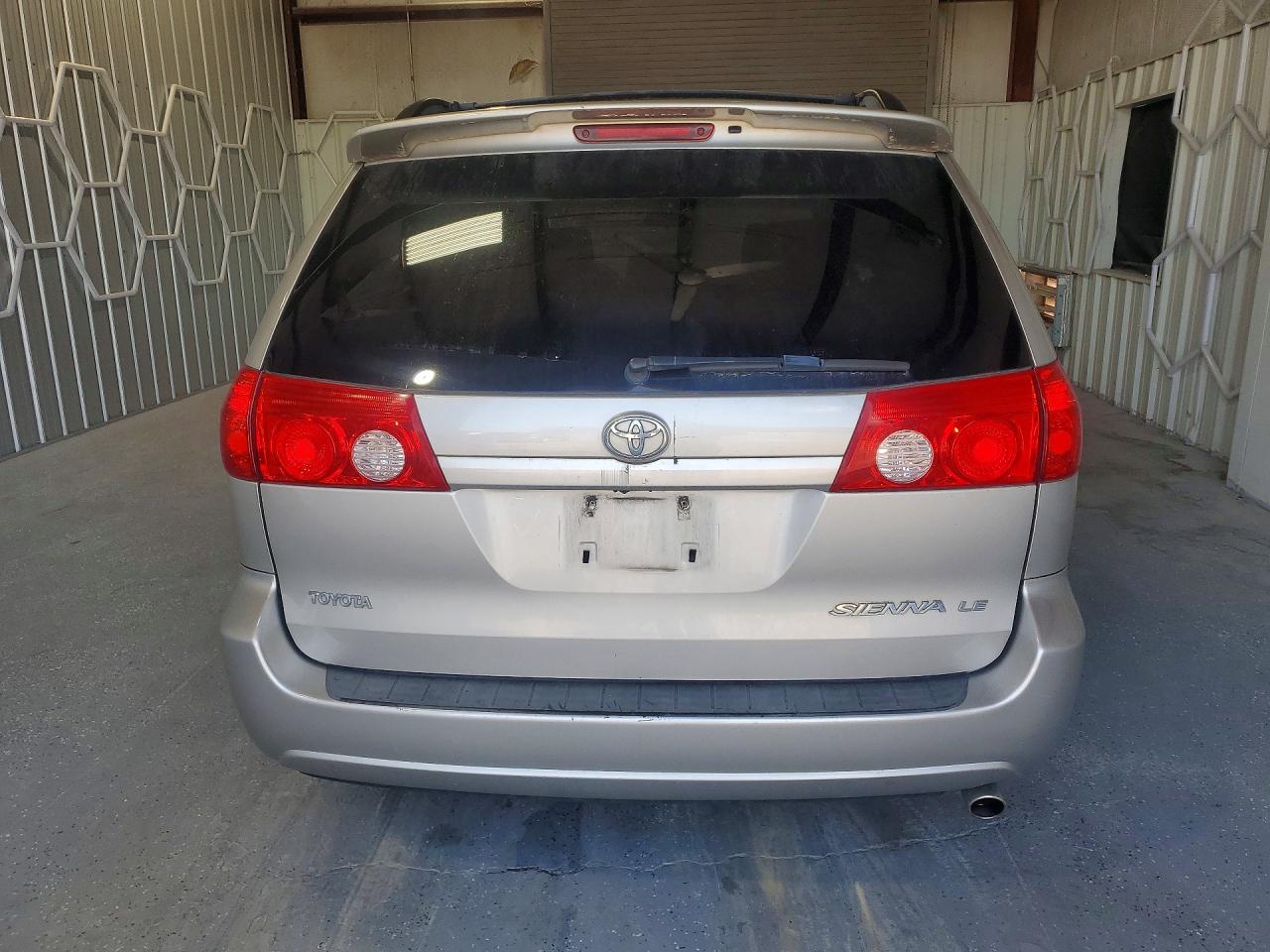 2008 Toyota Sienna Le 8-passenger Silver vin: 5TDZK23C18S214779