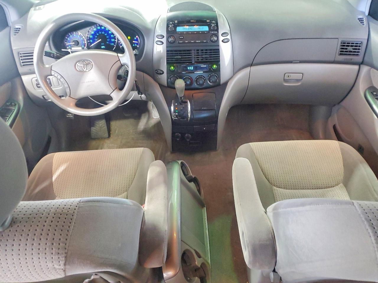 2008 Toyota Sienna Le 8-passenger Silver vin: 5TDZK23C18S214779