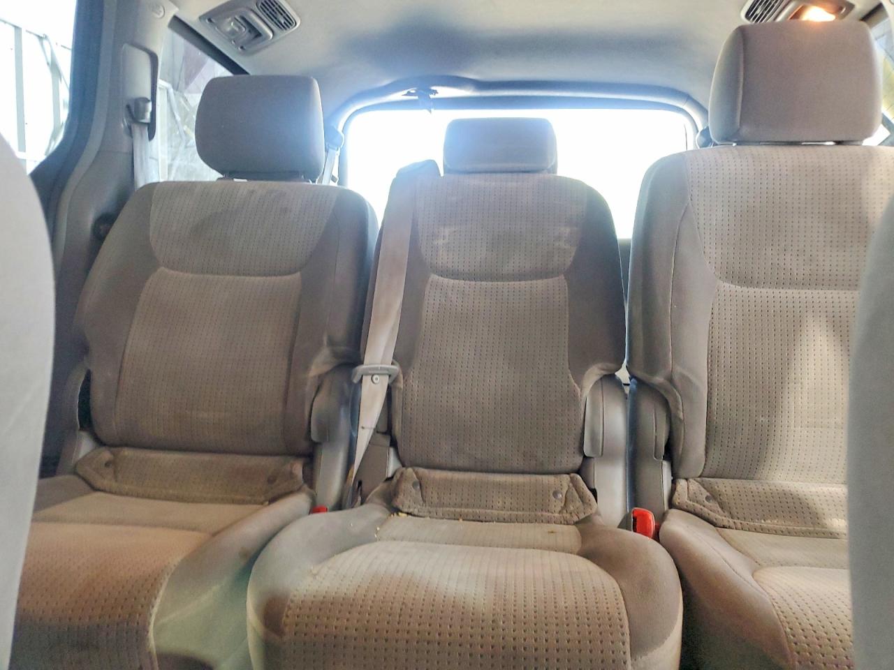 2008 Toyota Sienna Le 8-passenger Silver vin: 5TDZK23C18S214779