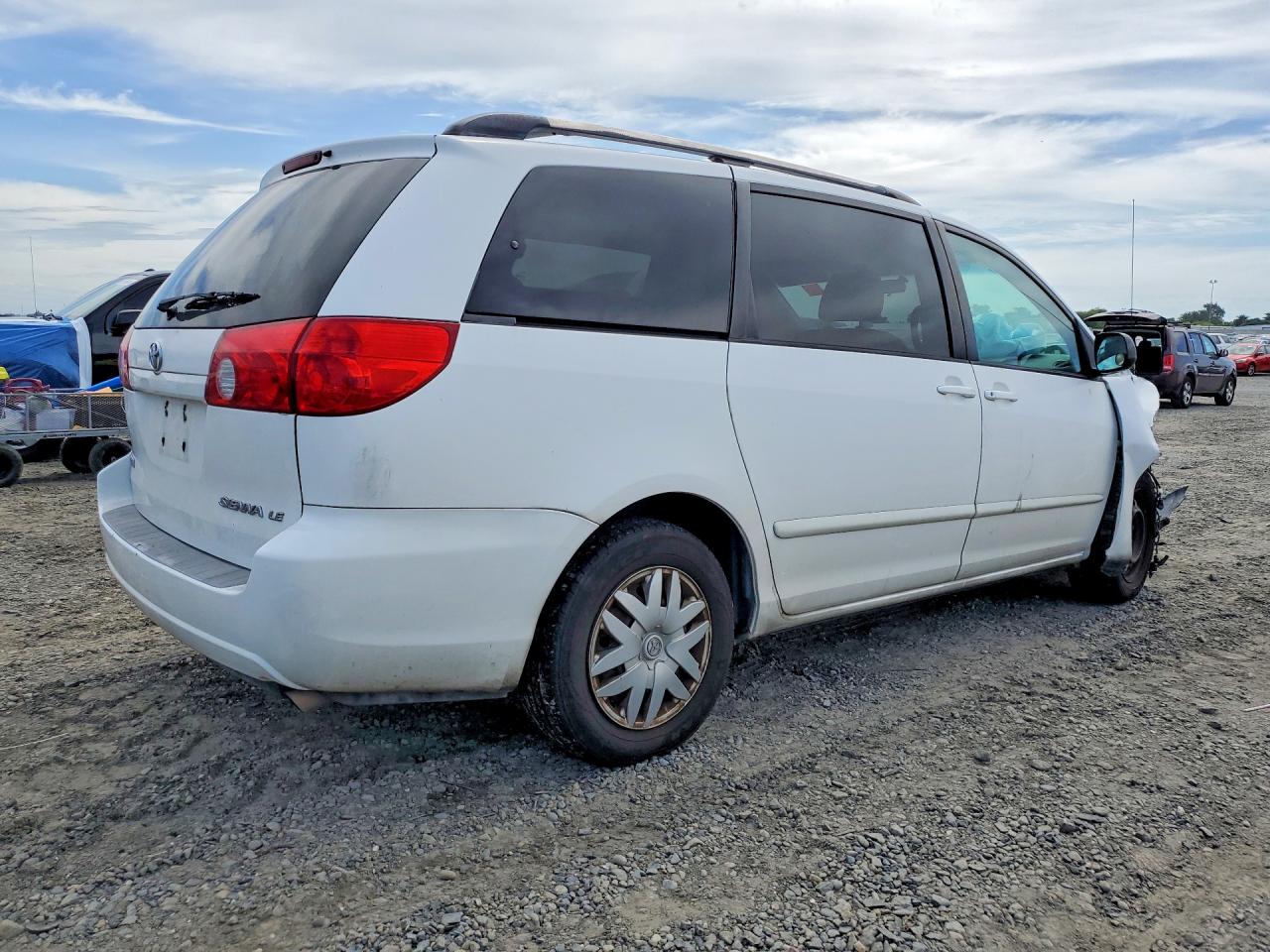2008 Toyota Sienna Le 8-passenger White vin: 5TDZK23C18S221392