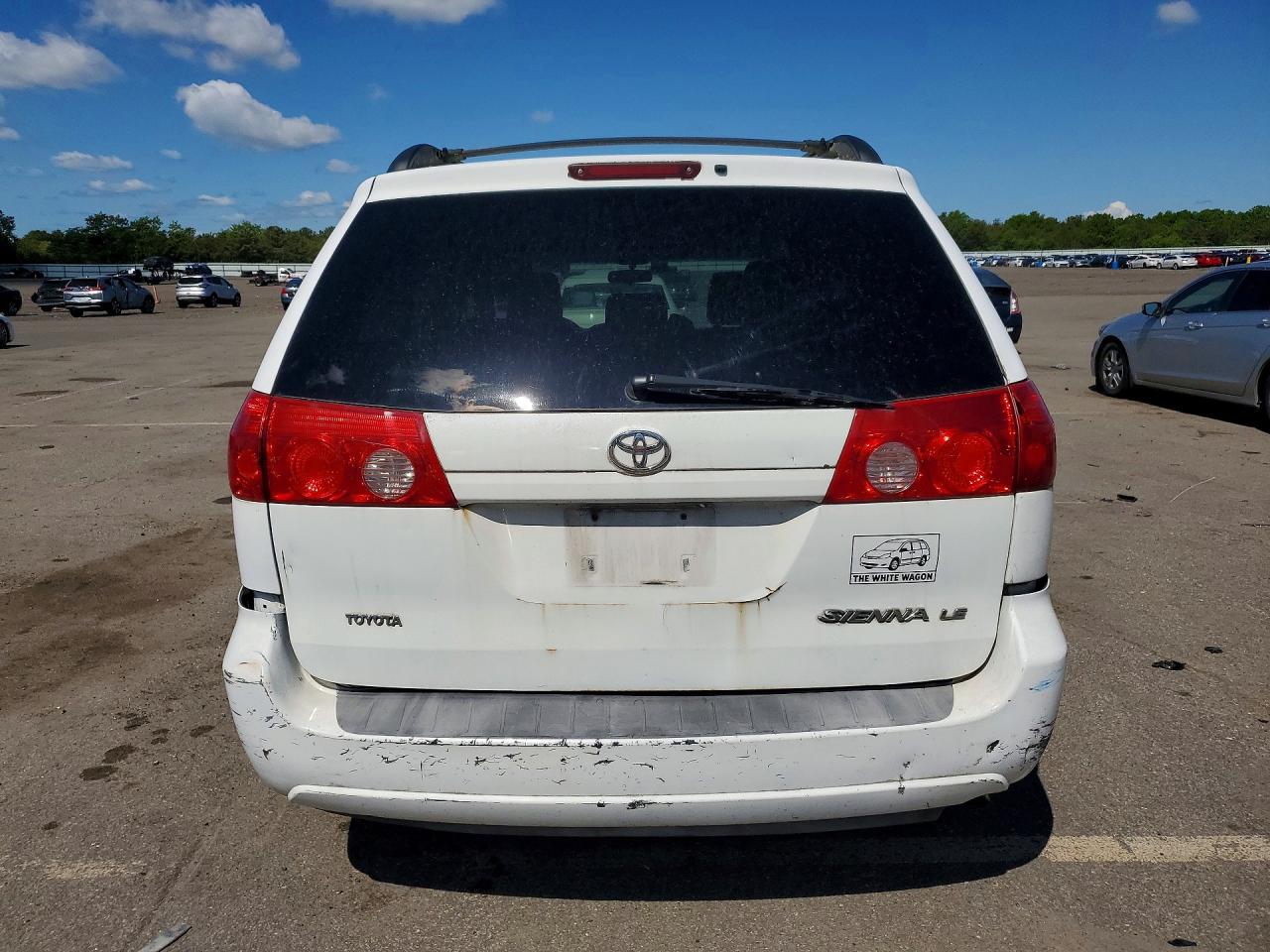 2009 Toyota Sienna White vin: 5TDZK23C19S253437