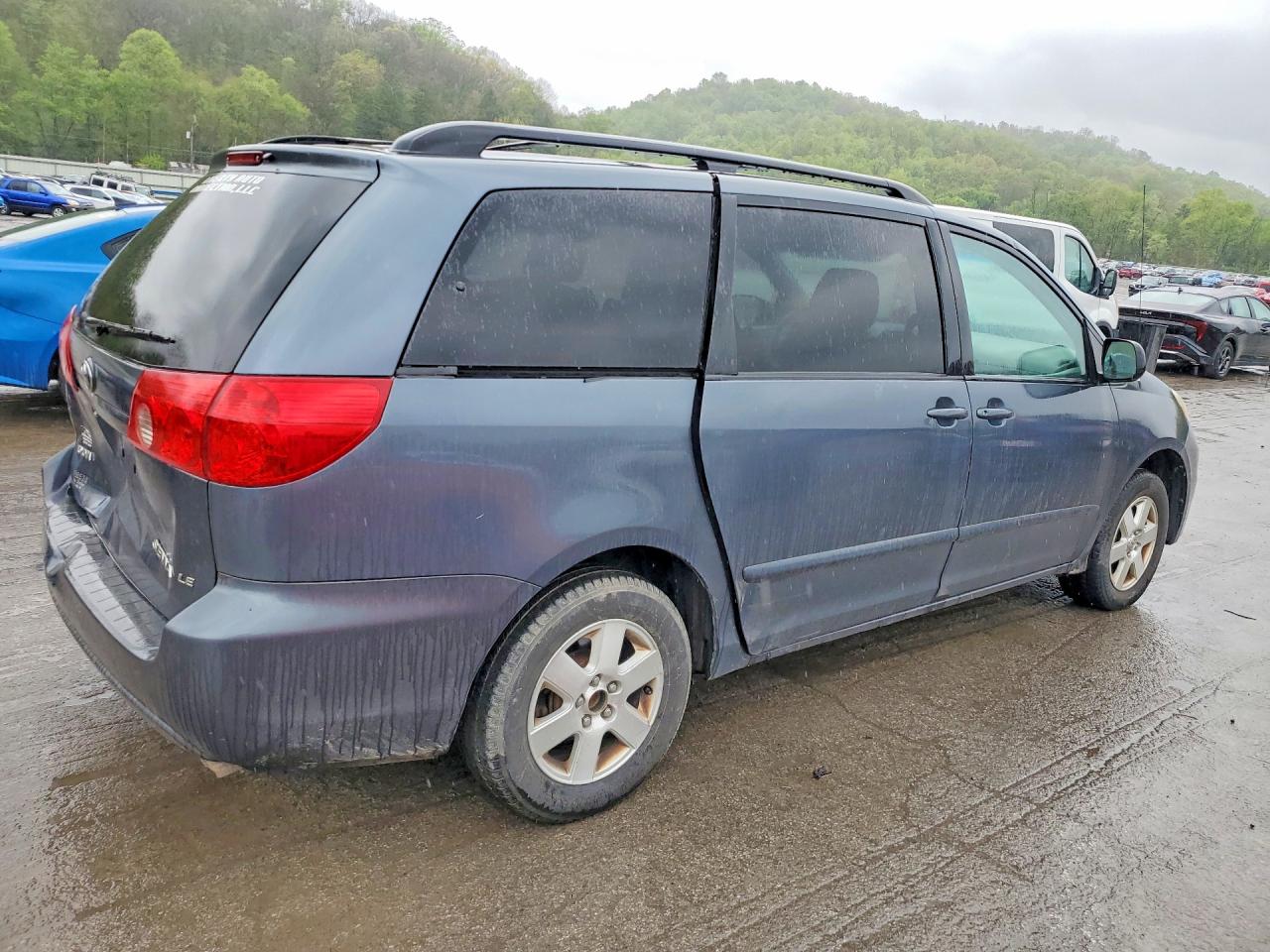 2009 Toyota Sienna Le 7-passenger Blue vin: 5TDZK23C19S269718