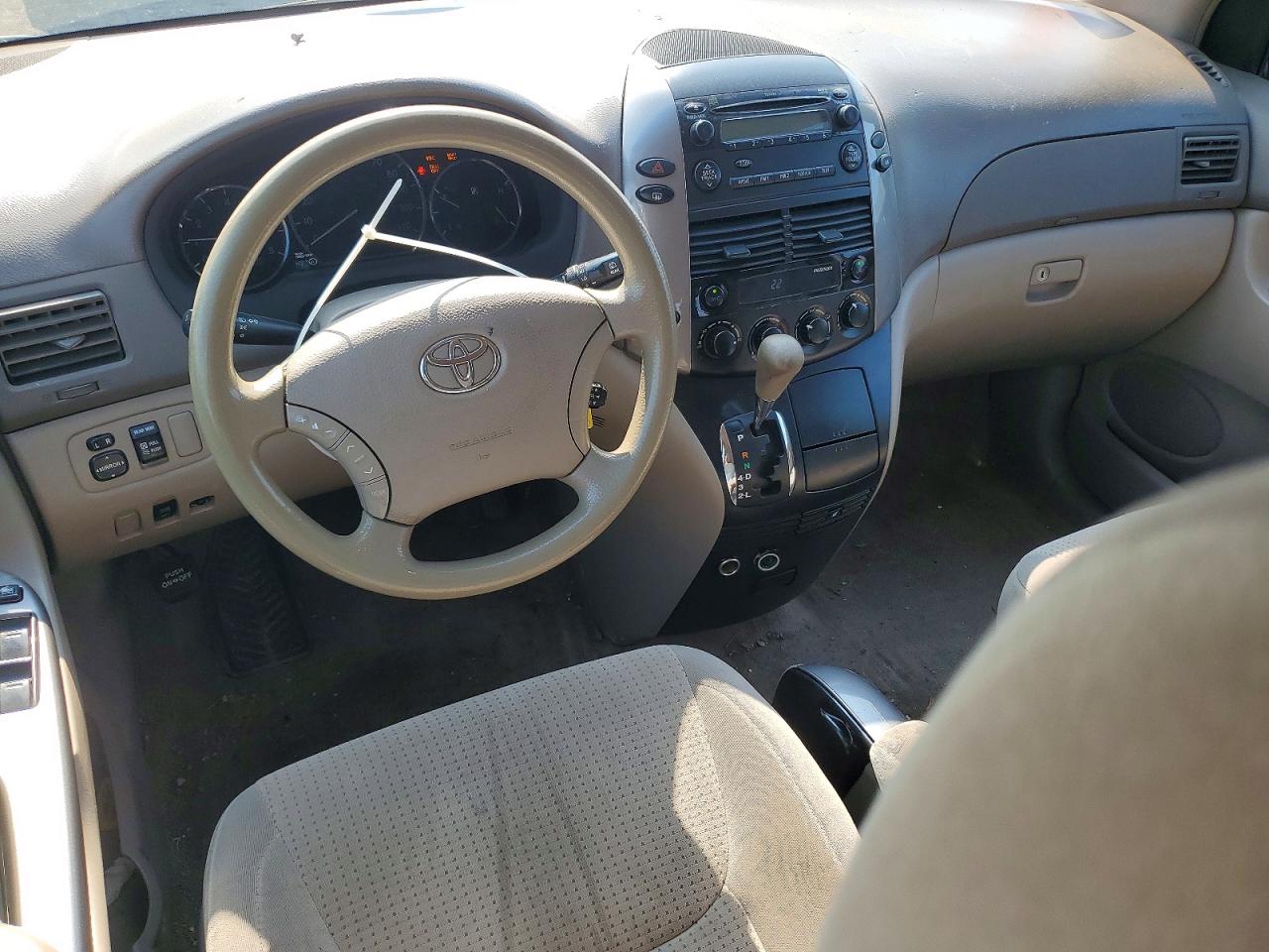 2009 Toyota Sienna Le 8-passenger White vin: 5TDZK23C19S284039