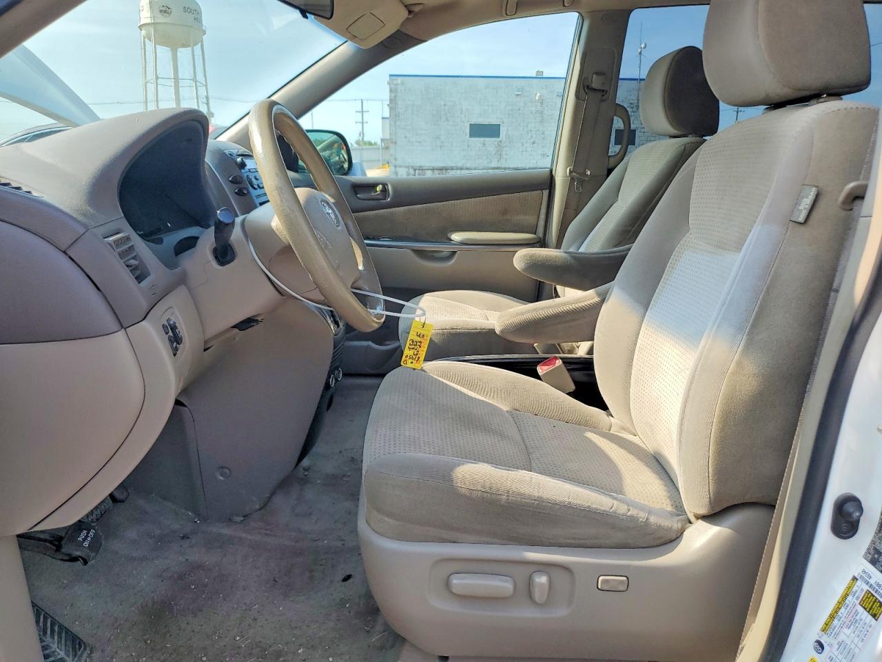 2009 Toyota Sienna Le 8-passenger White vin: 5TDZK23C19S284039