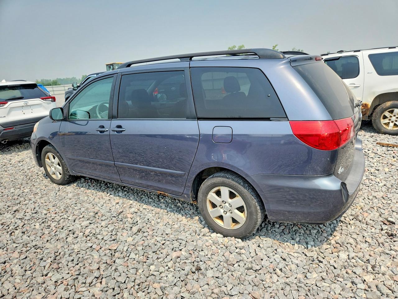 2009 Toyota Sienna Le 8-passenger Blue vin: 5TDZK23C19S286874