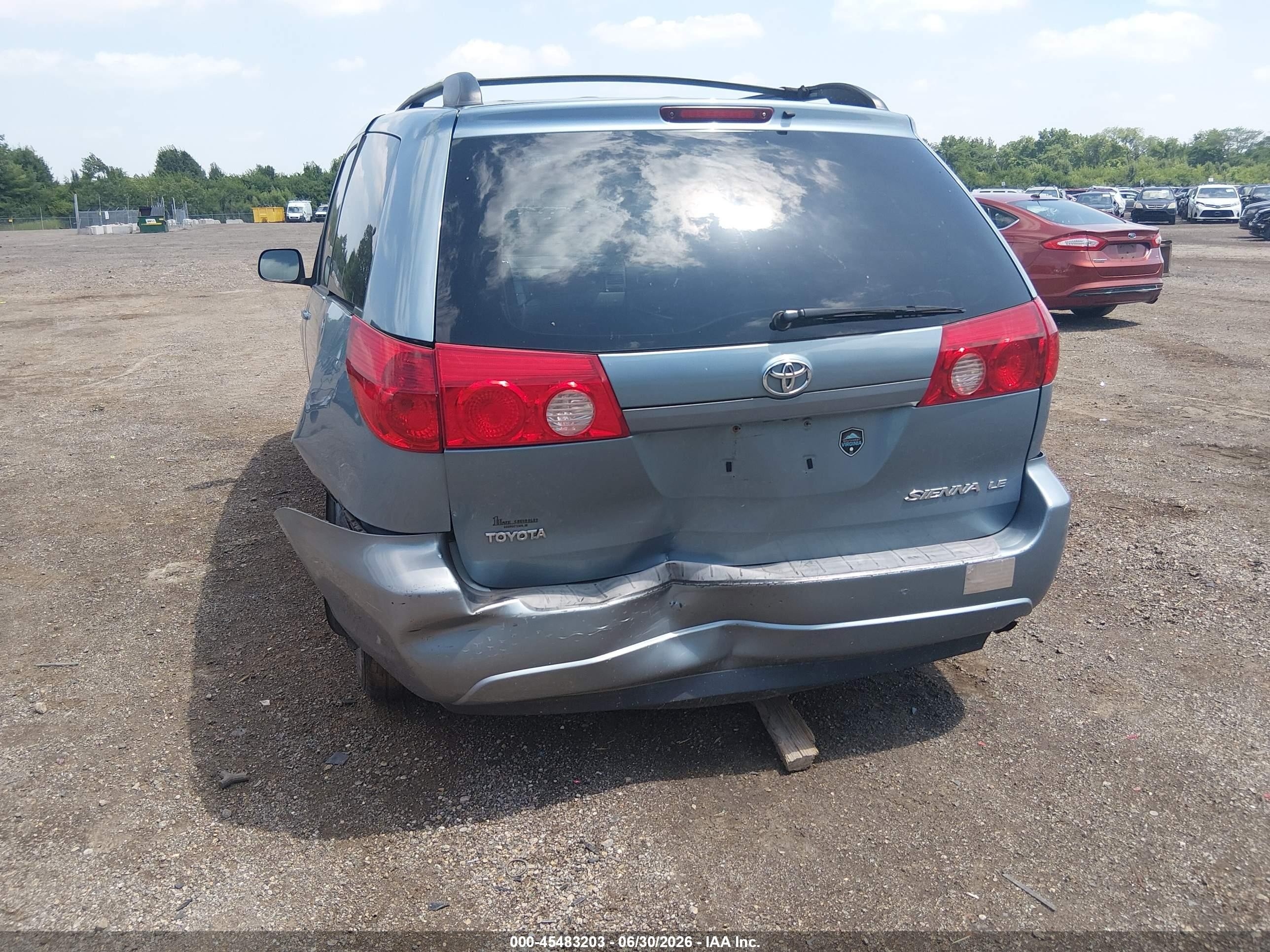2007 Toyota Sienna Le Light Blue vin: 5TDZK23C27S001029