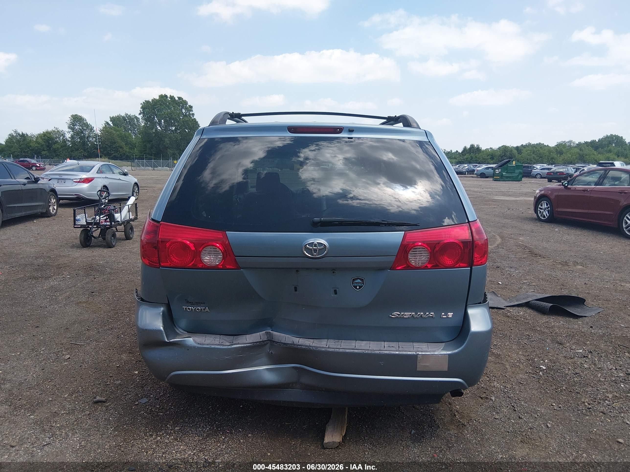 2007 Toyota Sienna Le Light Blue vin: 5TDZK23C27S001029