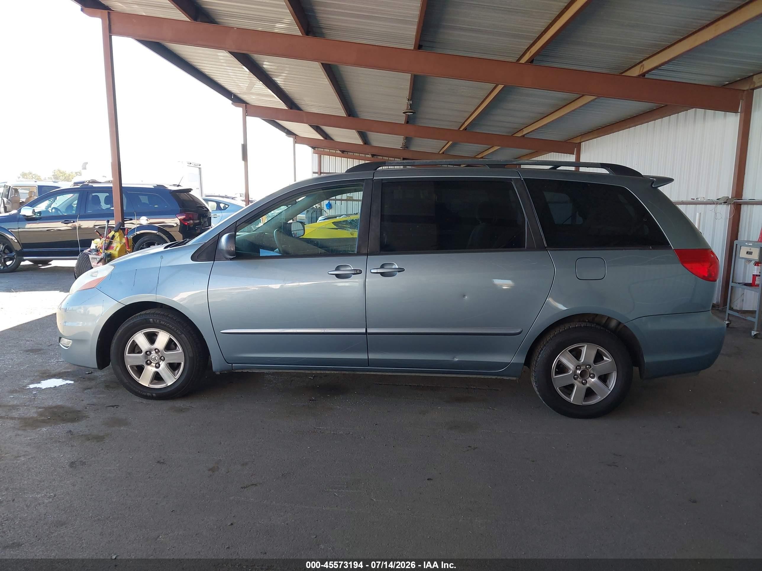 2007 Toyota Sienna Le Light Blue vin: 5TDZK23C27S002732