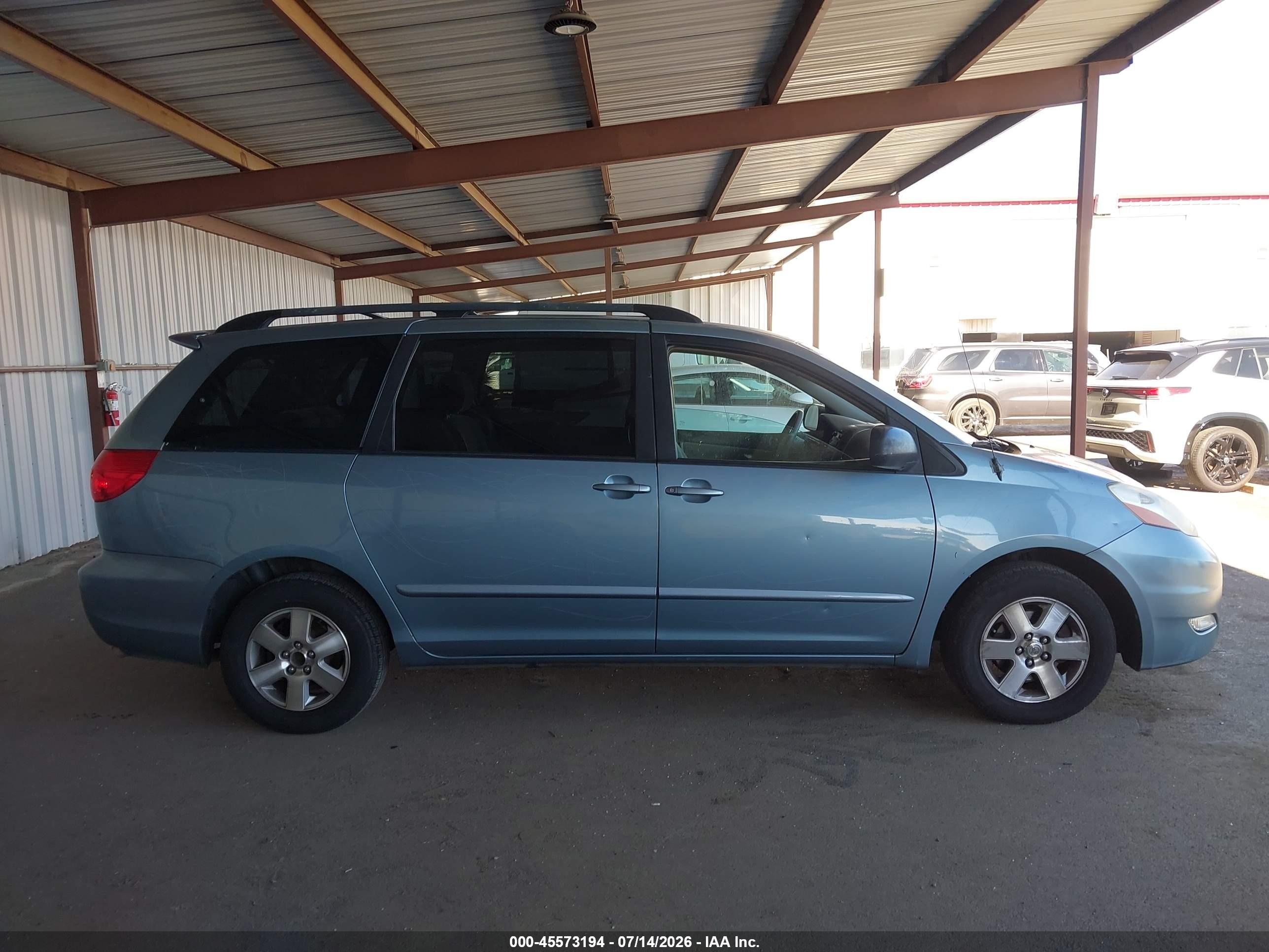 2007 Toyota Sienna Le Light Blue vin: 5TDZK23C27S002732