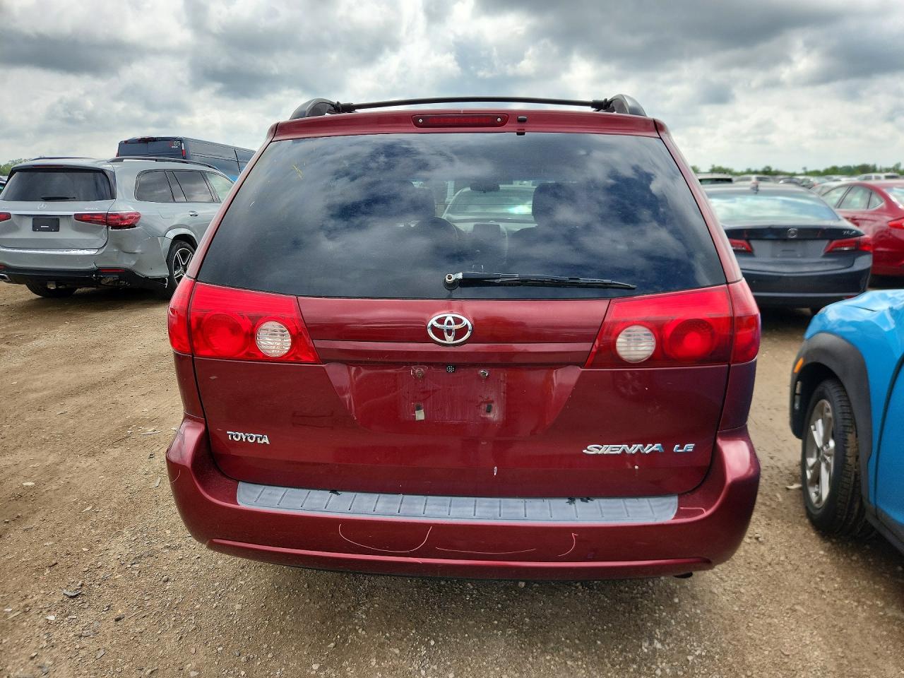 2007 Toyota Sienna Le 7-passenger Burgundy vin: 5TDZK23C27S003069