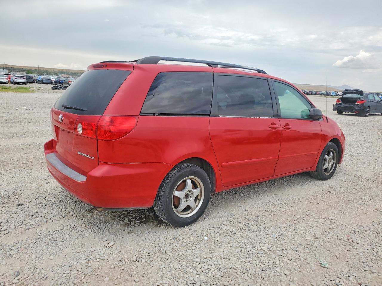 2007 Toyota Sienna Le 8-passenger Red vin: 5TDZK23C27S011771