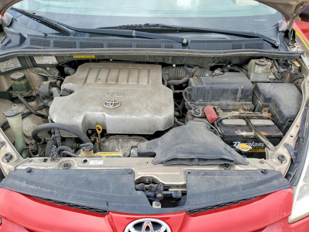 2007 Toyota Sienna Le 8-passenger Red vin: 5TDZK23C27S011771