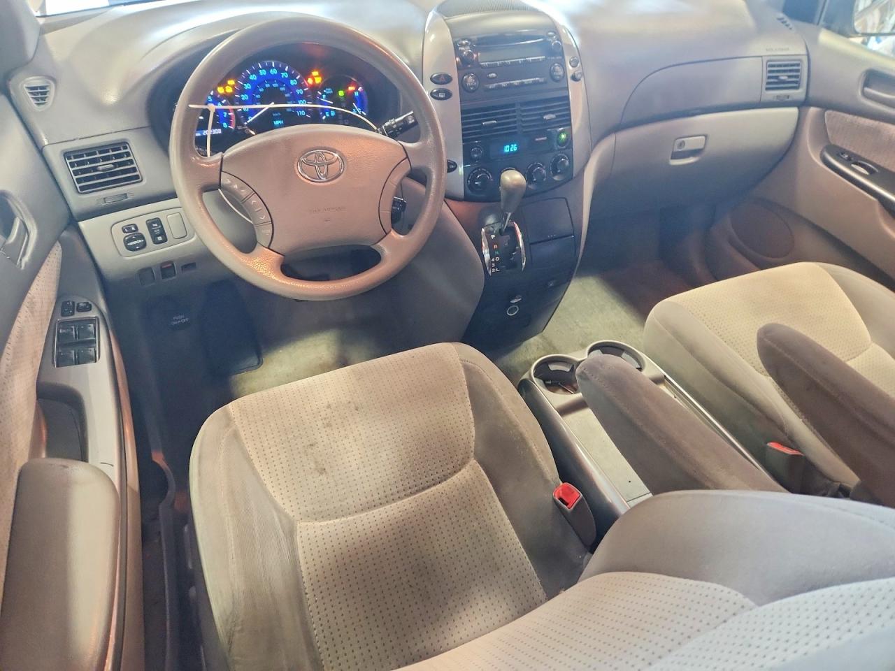 2007 Toyota Sienna Le 7-passenger Gray vin: 5TDZK23C27S013312