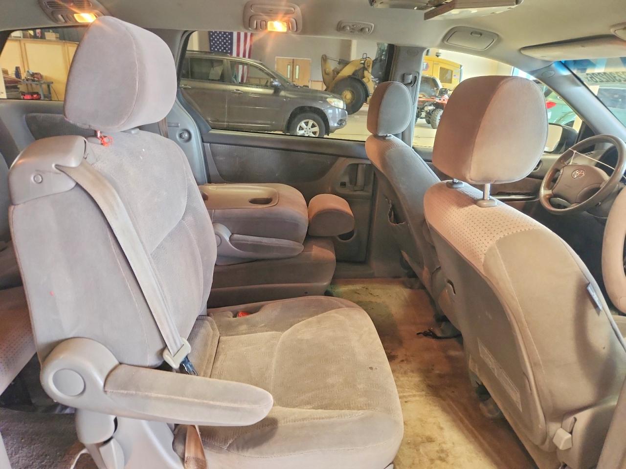 2007 Toyota Sienna Le 7-passenger Gray vin: 5TDZK23C27S013312