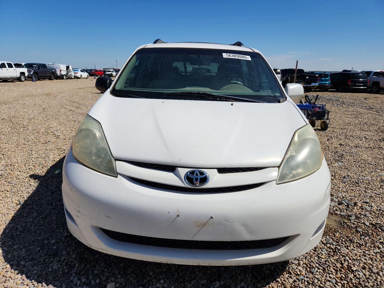 2007 Toyota Sienna Le 8-passenger White vin: 5TDZK23C27S038324
