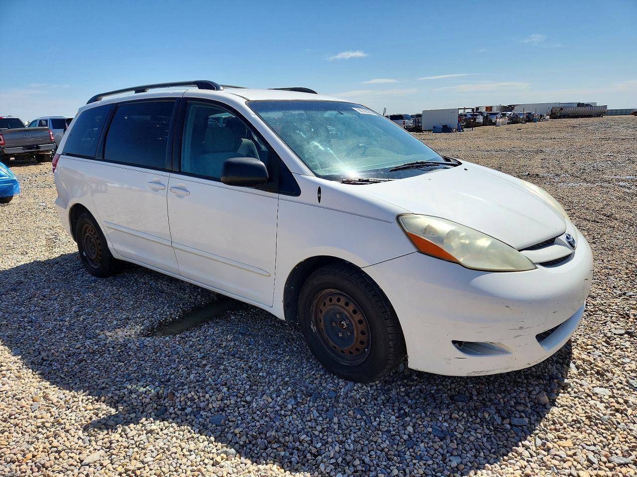 2007 Toyota Sienna Le 8-passenger White vin: 5TDZK23C27S038324