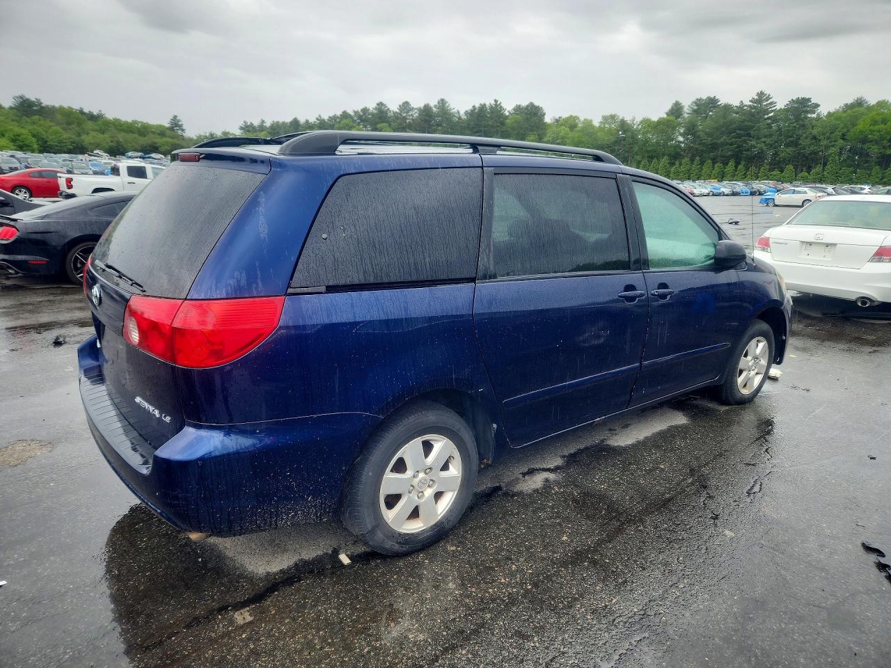 2007 Toyota Sienna Le 8-passenger Blue vin: 5TDZK23C27S097082