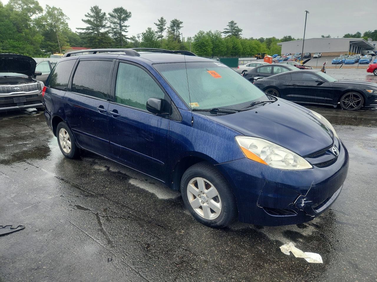 2007 Toyota Sienna Le 8-passenger Blue vin: 5TDZK23C27S097082