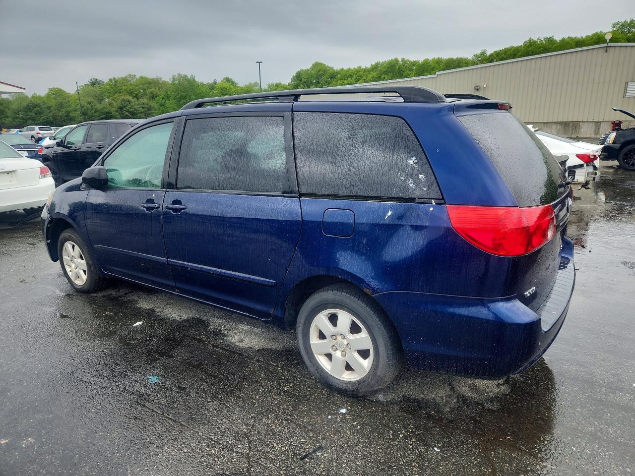 2007 Toyota Sienna Le 8-passenger Blue vin: 5TDZK23C27S097082
