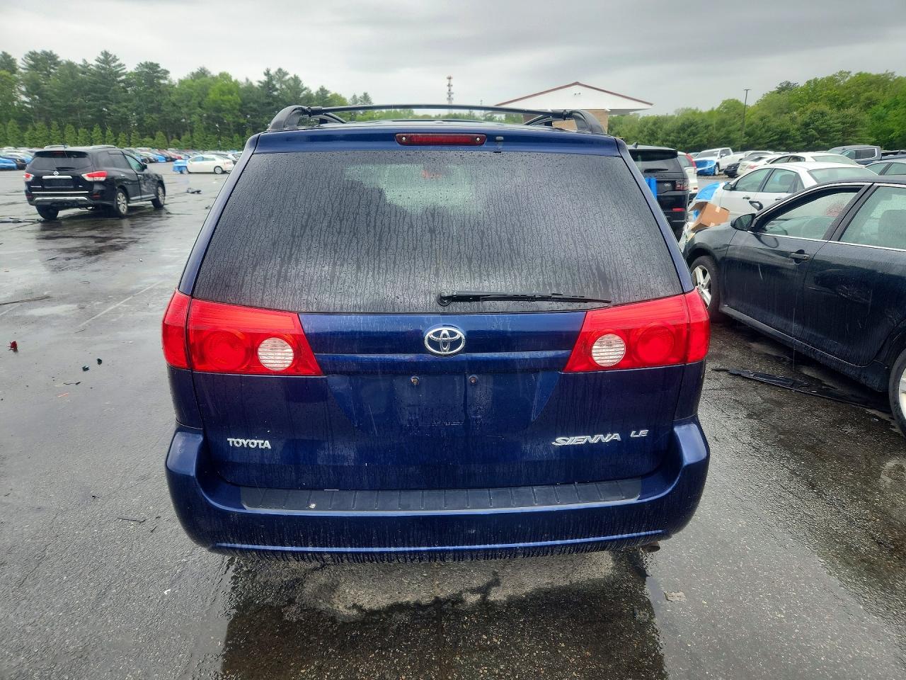 2007 Toyota Sienna Le 8-passenger Blue vin: 5TDZK23C27S097082