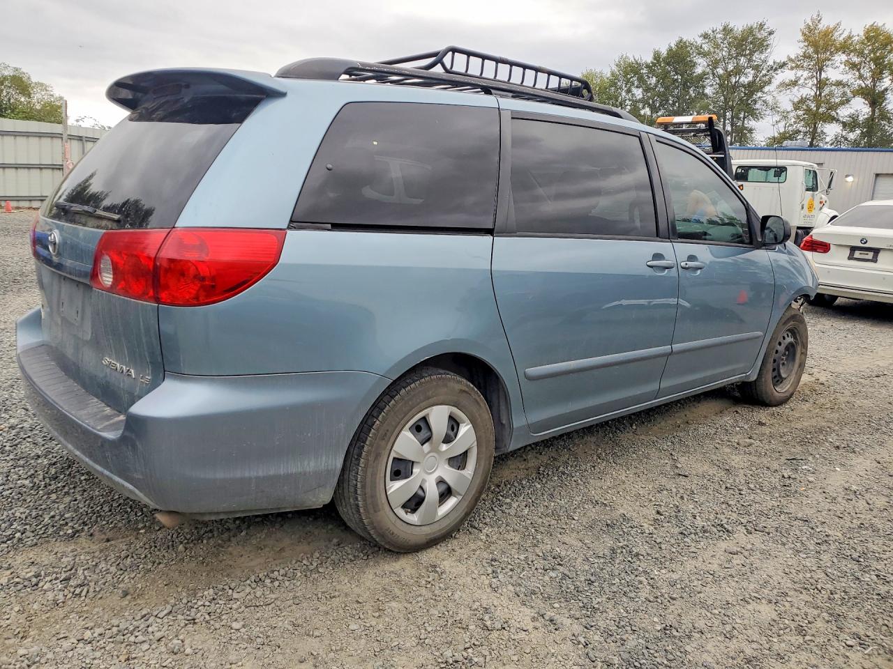 2008 Toyota Sienna Le 7-passenger Blue vin: 5TDZK23C28S131992
