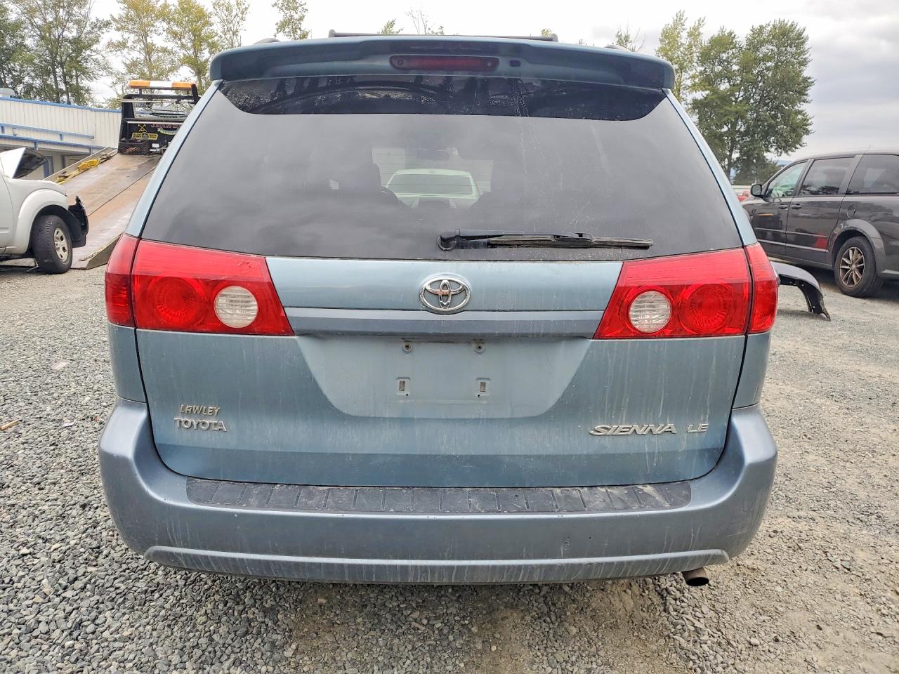2008 Toyota Sienna Le 7-passenger Blue vin: 5TDZK23C28S131992