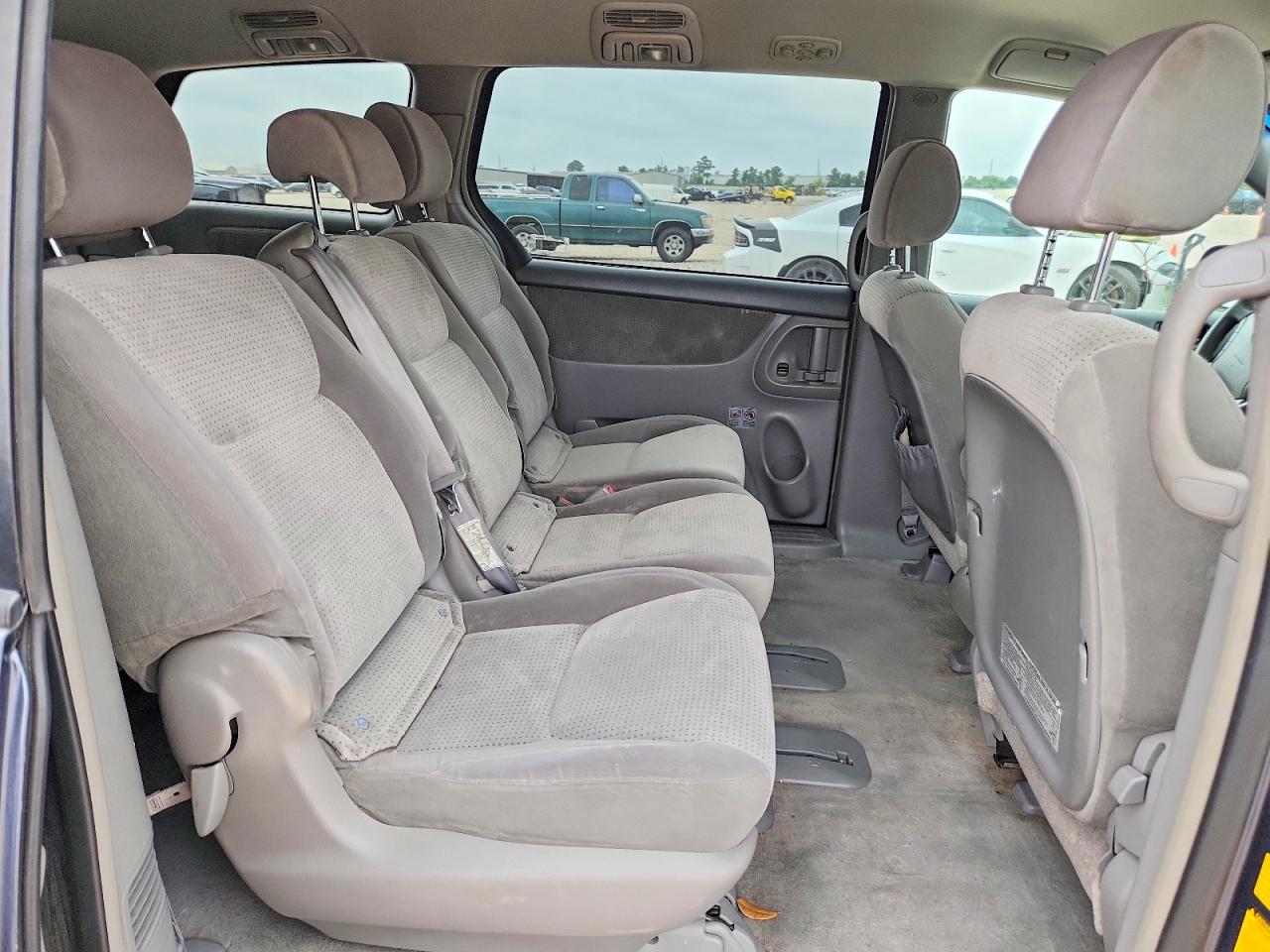 2008 Toyt Sienna Gray vin: 5TDZK23C28S142684