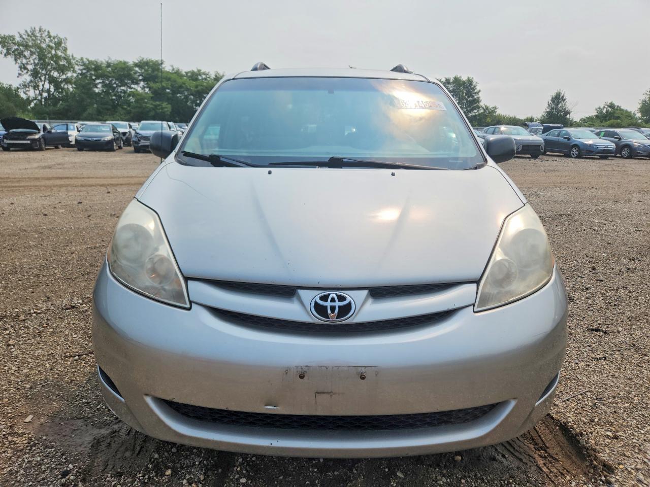 2008 Toyota Sienna Le 7-passenger Silver vin: 5TDZK23C28S148081