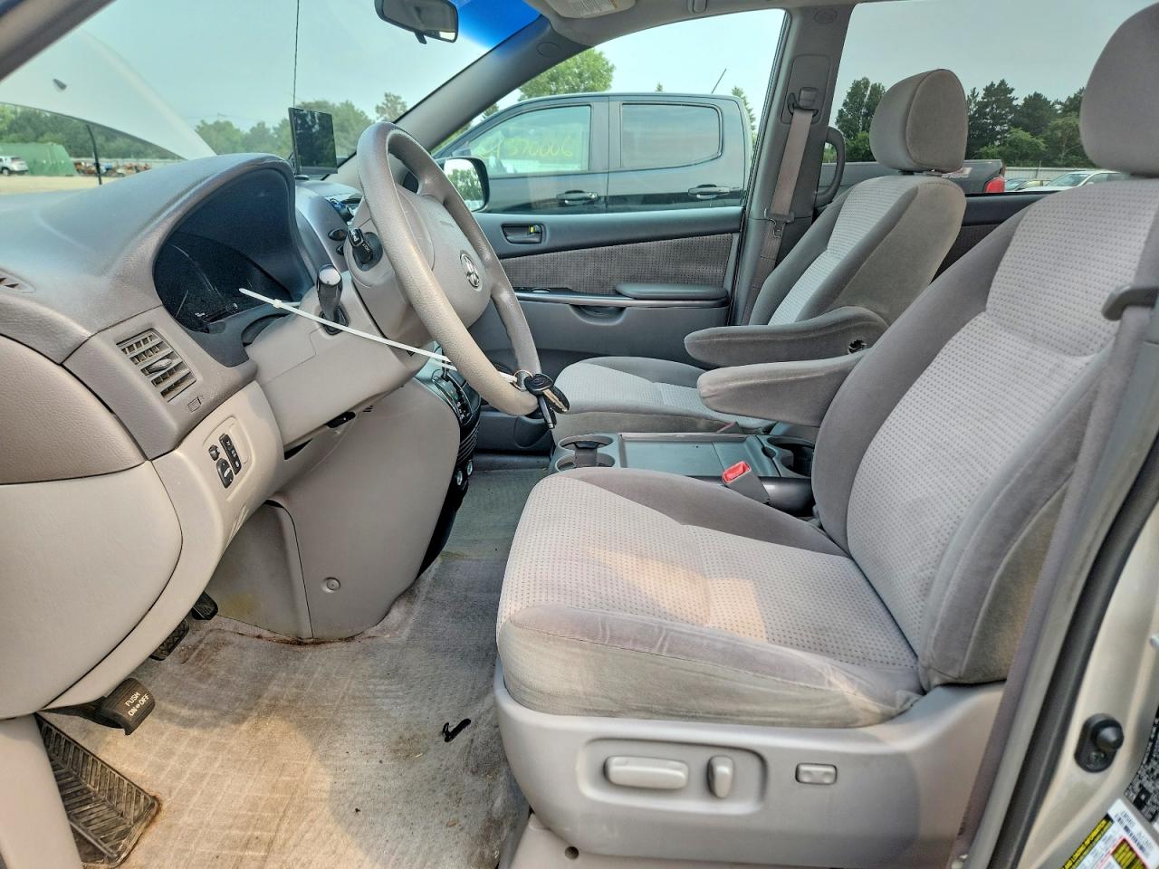 2008 Toyota Sienna Le 7-passenger Silver vin: 5TDZK23C28S148081