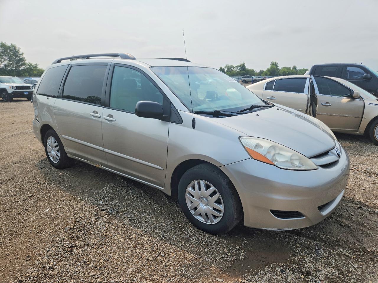 2008 Toyota Sienna Le 7-passenger Silver vin: 5TDZK23C28S148081