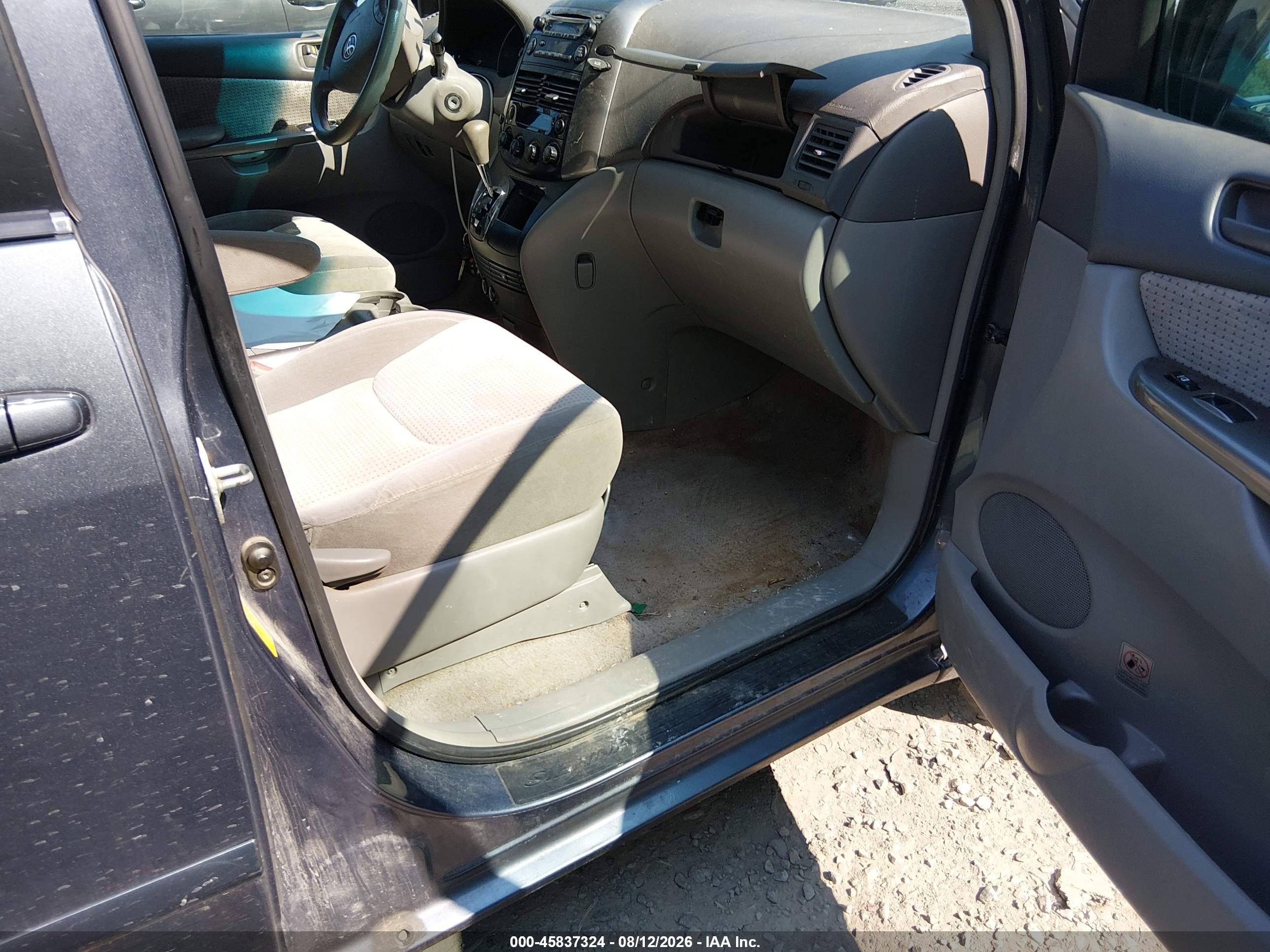 2008 Toyota Sienna Le Gray vin: 5TDZK23C28S163969