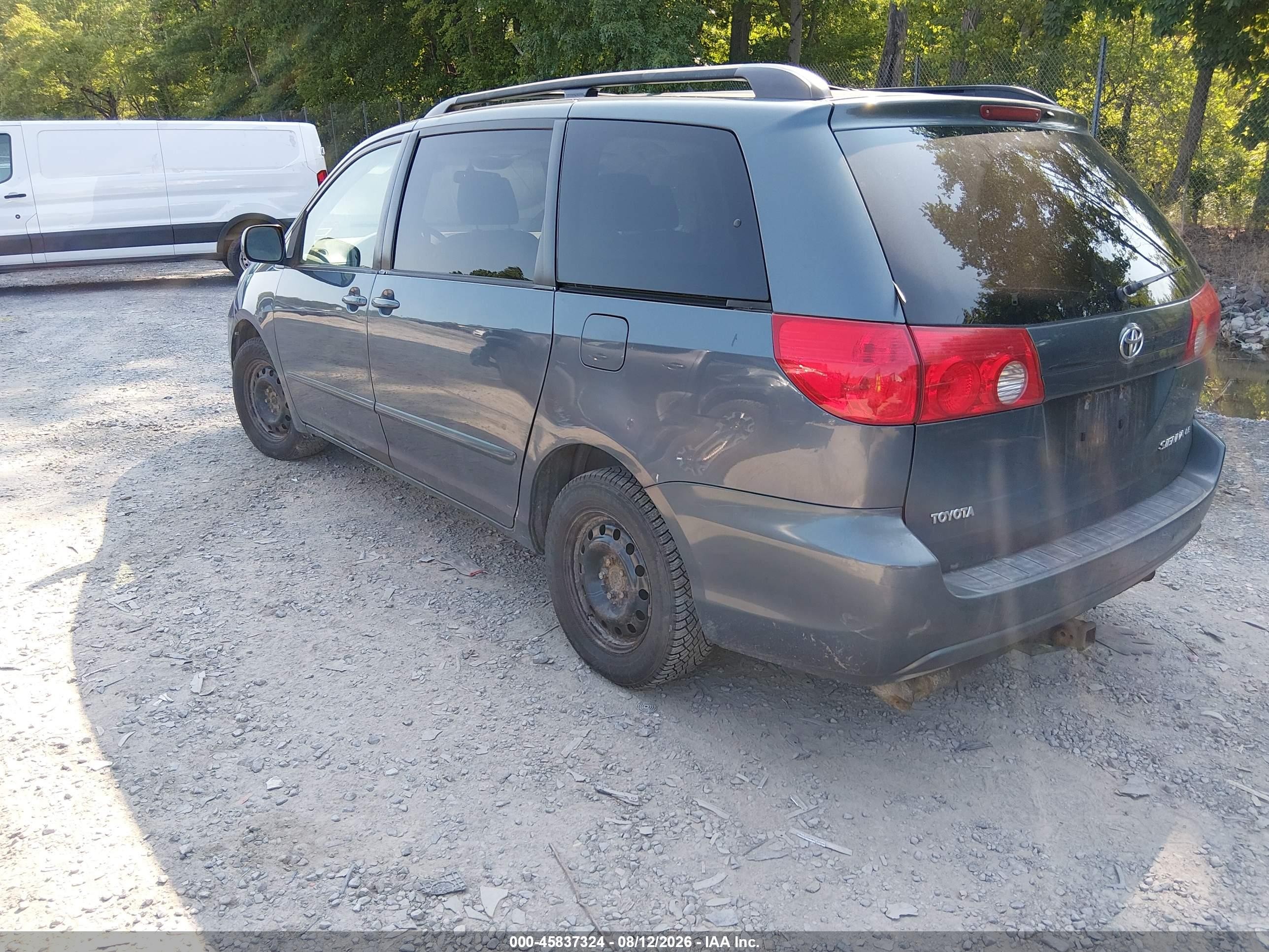 2008 Toyota Sienna Le Gray vin: 5TDZK23C28S163969