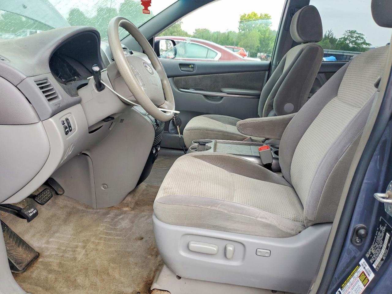 2008 Toyota Sienna Le 7-passenger Blue vin: 5TDZK23C28S188211